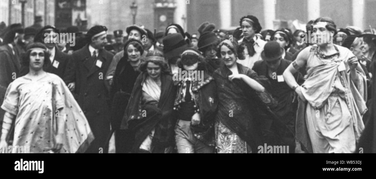 Défilé des étudiants rue Soufflot le Mardi Gras 20 février 1912 - détail d'onu cliché de l'Agence Rol. Foto Stock