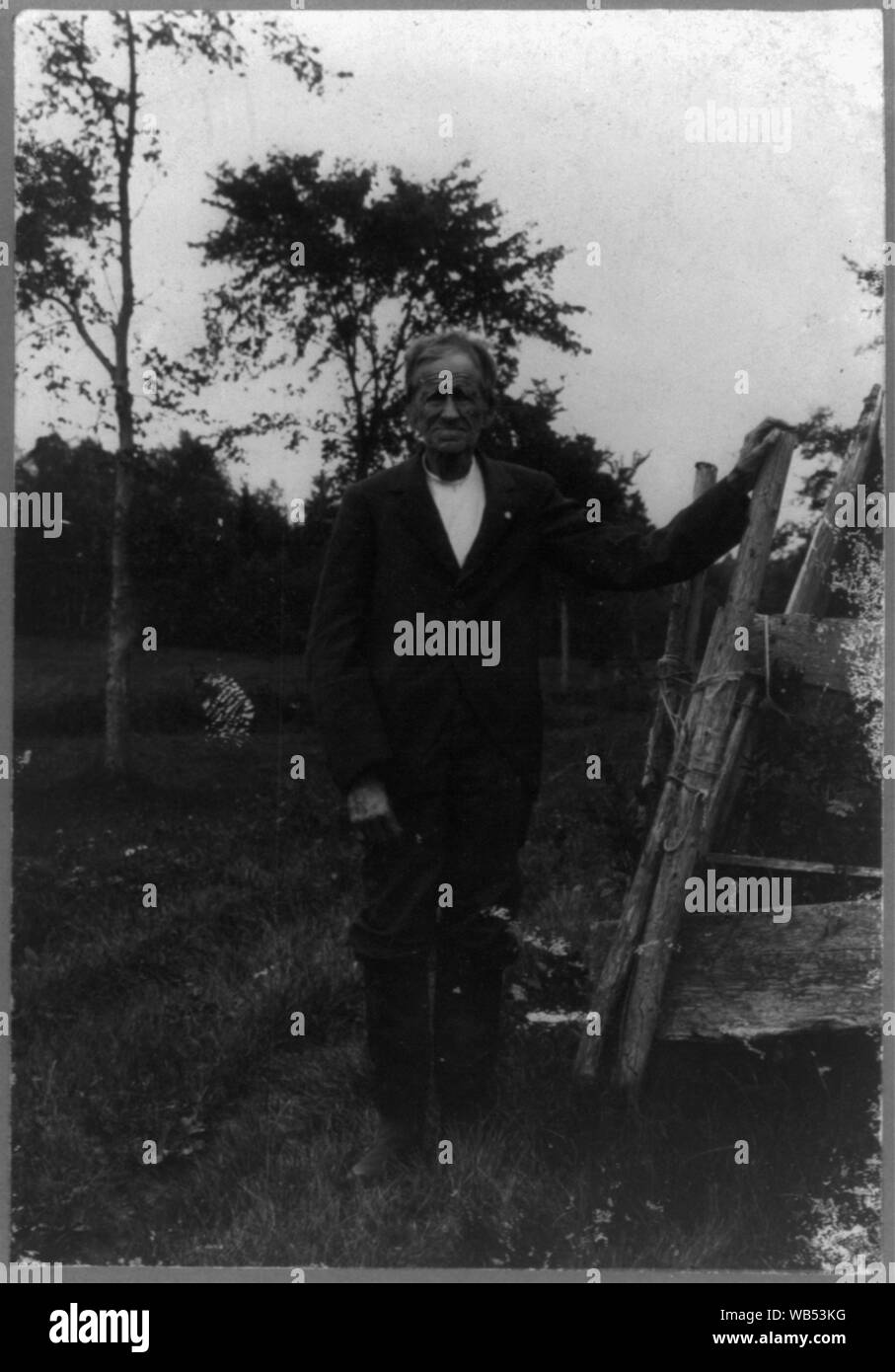 Elia Kellogg, ritratto a figura intera, in piedi, rivolto verso sinistra Abstract/medio: 1 stampa. Foto Stock