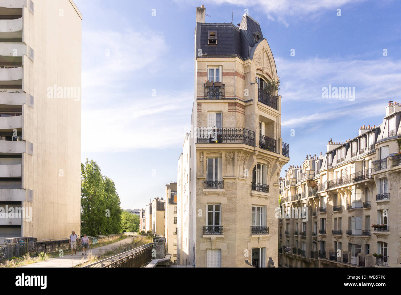 Parigi Le Petit Ceinture - un parco su una ferrovia abbandonata nel XV arrondissement di Parigi, in Francia, in Europa. Foto Stock