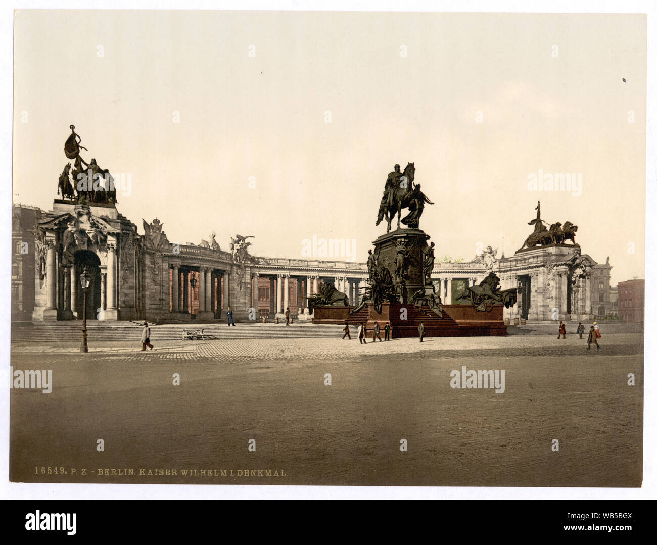 Imperatore Guglielmo I. monumento, vista generale, Berlin, Germania; stampa n. 16549.; titolo dalla Detroit Publishing Co., catalogo J-sezione estera. Detroit, Michigan. : Detroit Photographic Company, 1905..; fa parte di: Viste della Germania nella stampa Photochrom collection. Foto Stock