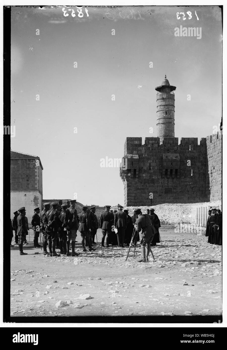 Entrata del maresciallo di campo Allenby, Gerusalemme, Dicembre 11, 1917. Maresciallo di Campo Allenby ricevendo i notabili Abstract/medio: G. Eric e Edith Matson Collezione fotografica Foto Stock