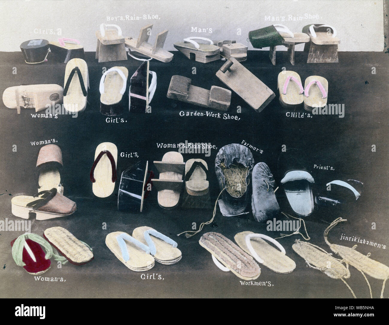 1890 Giappone - tradizionali calzature giapponesi ] - una collezione di  calzature giapponese: geta, waraji e zoccoli per lo Shintoismo sacerdoti.  Geta sono di solito realizzate di un semilavorato di legno