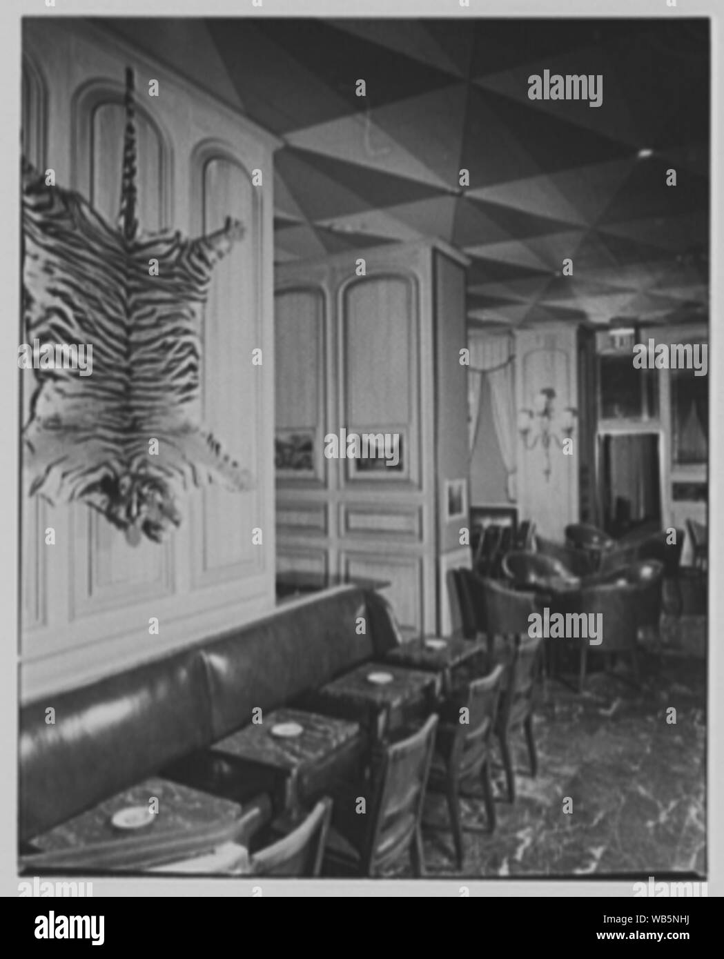 Essex House, Central Park South, New York City. Abstract/medio: Collezione Gottscho-Schleisner Foto Stock