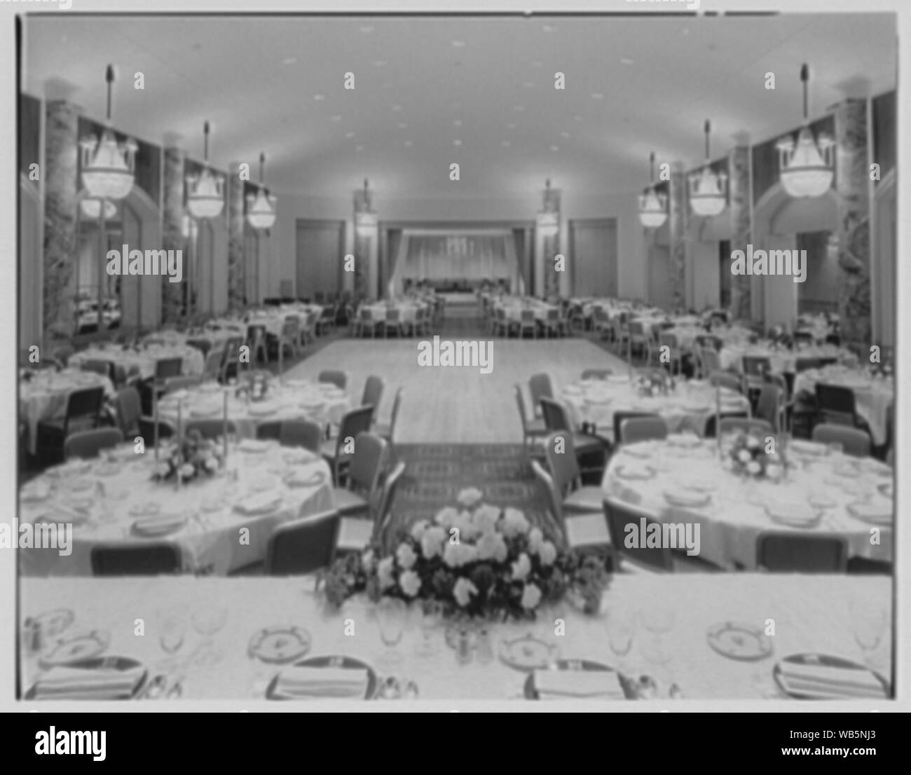 Essex House, colonnati. Abstract/medio: Collezione Gottscho-Schleisner Foto Stock