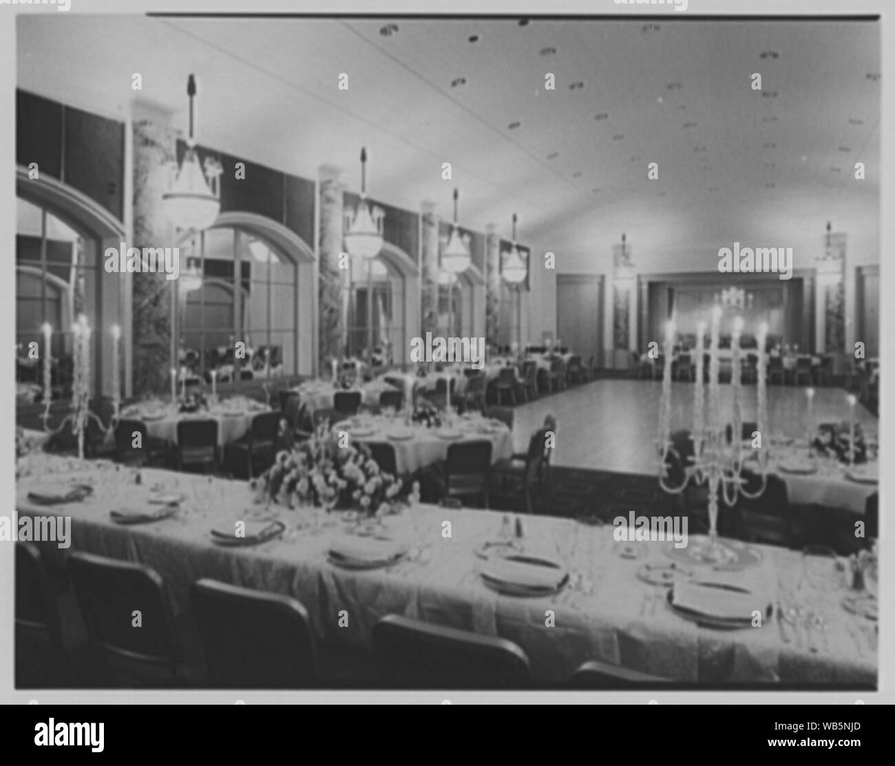 Essex House, colonnati. Abstract/medio: Collezione Gottscho-Schleisner Foto Stock