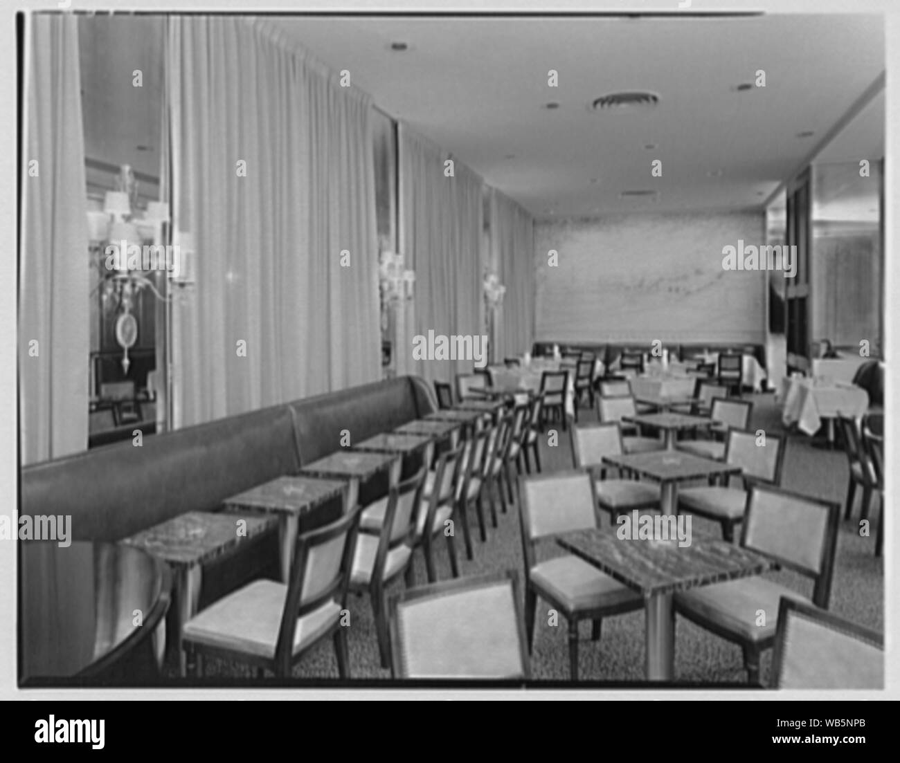 Essex House, W. 59th Street, New York City. Abstract/medio: Collezione Gottscho-Schleisner Foto Stock