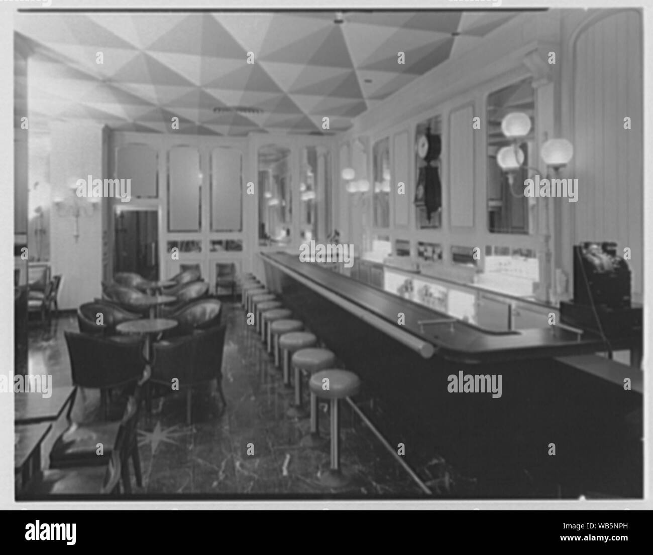 Essex House, W. 59th Street, New York City. Abstract/medio: Collezione Gottscho-Schleisner Foto Stock