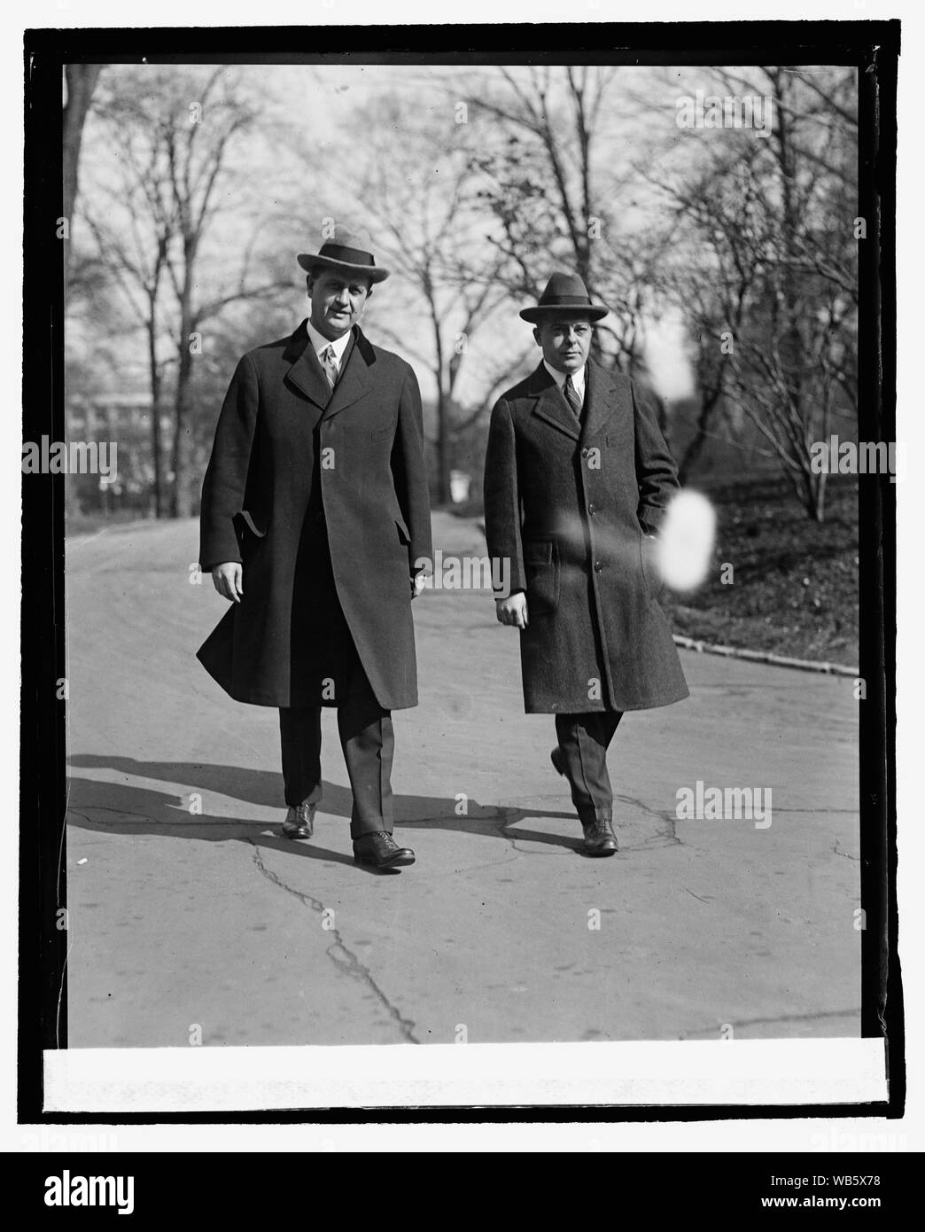 Everett Sanders & E.R. Bartley, [3/2/25] Abstract/medio: 1, negativo : vetro ; 4 x 5 in. o più piccolo Foto Stock