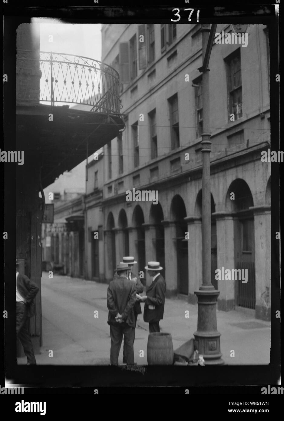 Exchange Alley, New Orleans Abstract/medio: Genthe Arnold, 1869-1942, fotografo. Foto Stock