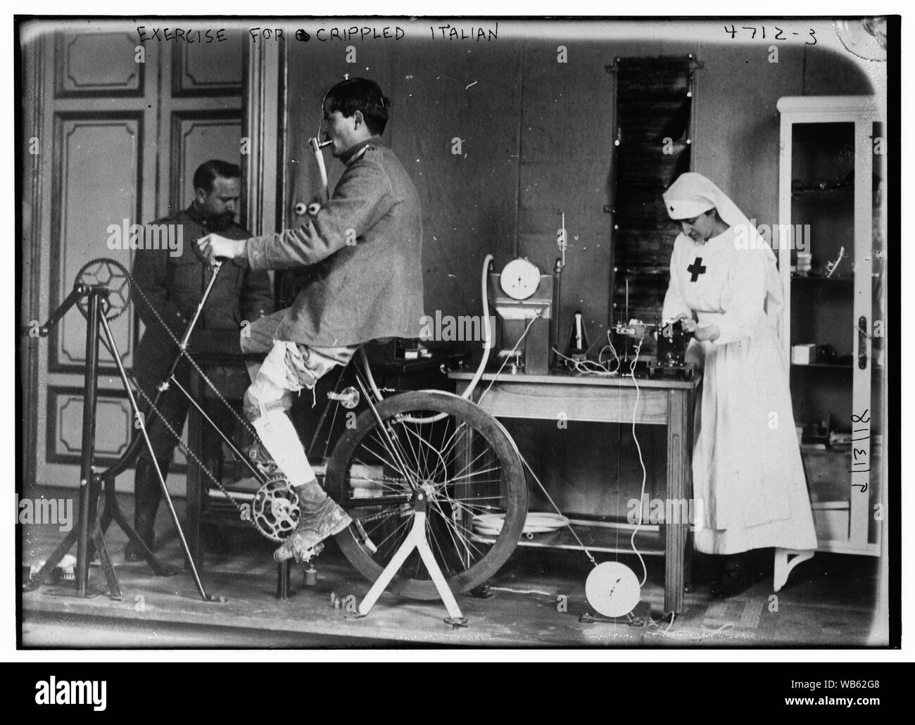 Esercizio per storpi astratta italiana/medio: 1, negativo : vetro ; 5 x 7 in. o inferiore. Foto Stock