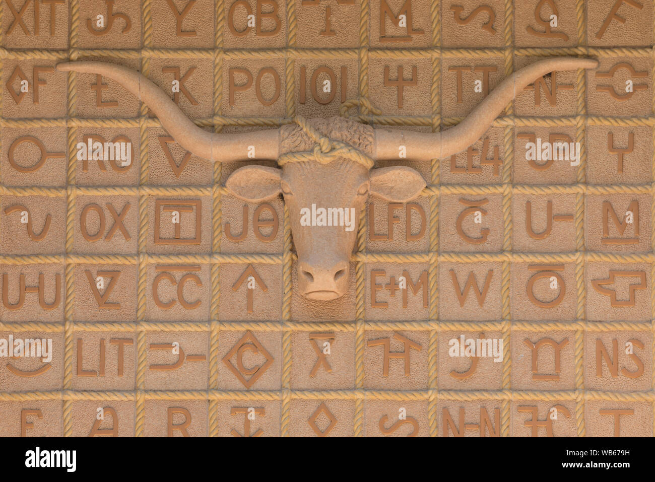 Architettonica di dettaglio sul Panhandle-Plains Historical Museum sul campus della West Texas A&M University nel Canyon, Texas Foto Stock