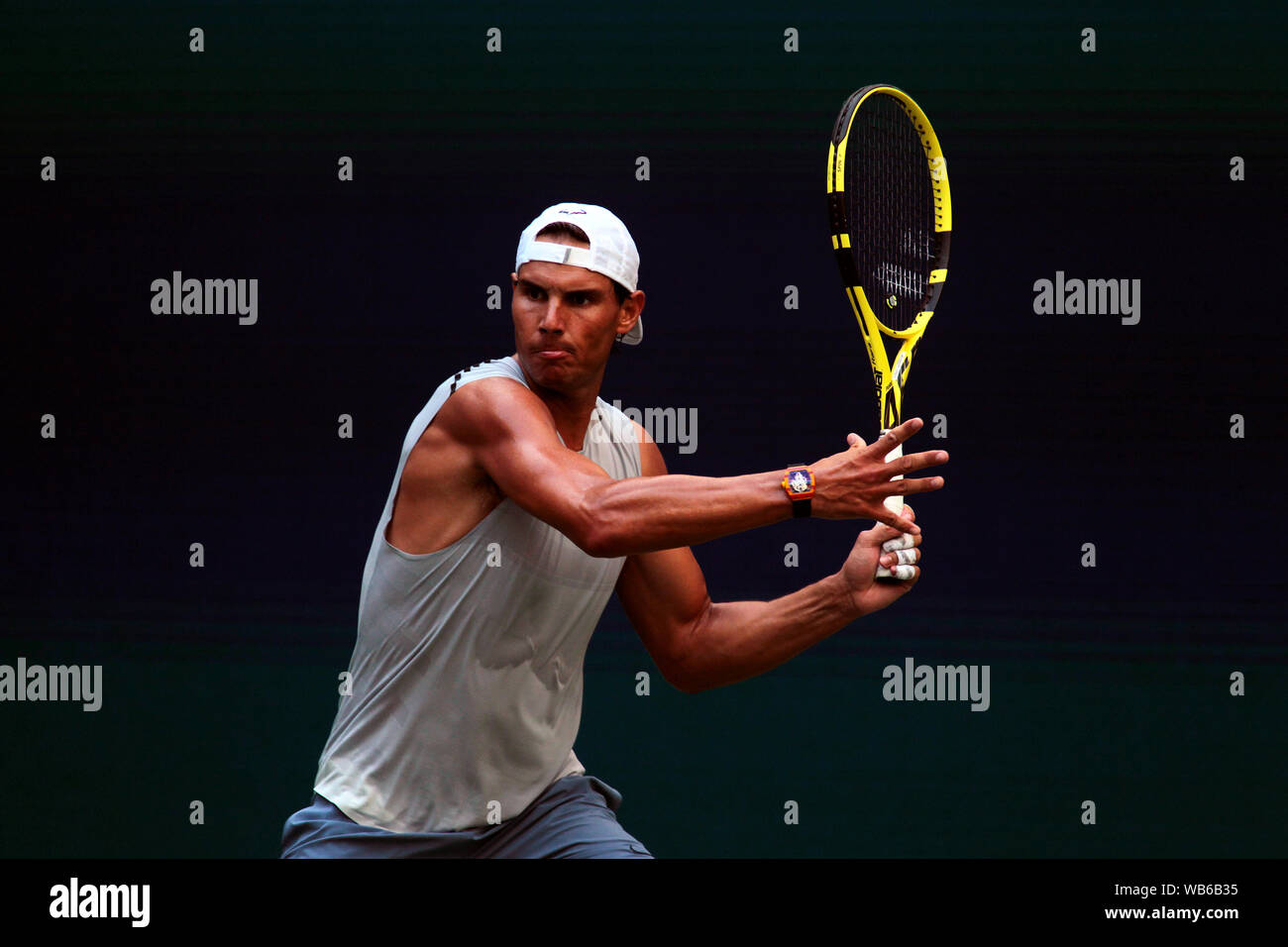 Flushing Meadows, New York, Stati Uniti. 24 Ago, 2019. Rafael Nadal di Spagna la pratica presso il National Tennis Center in Flushing Meadows di New York in preparazione per gli US Open che inizia di lunedì prossimo. Credito: Adam Stoltman/Alamy Live News Foto Stock