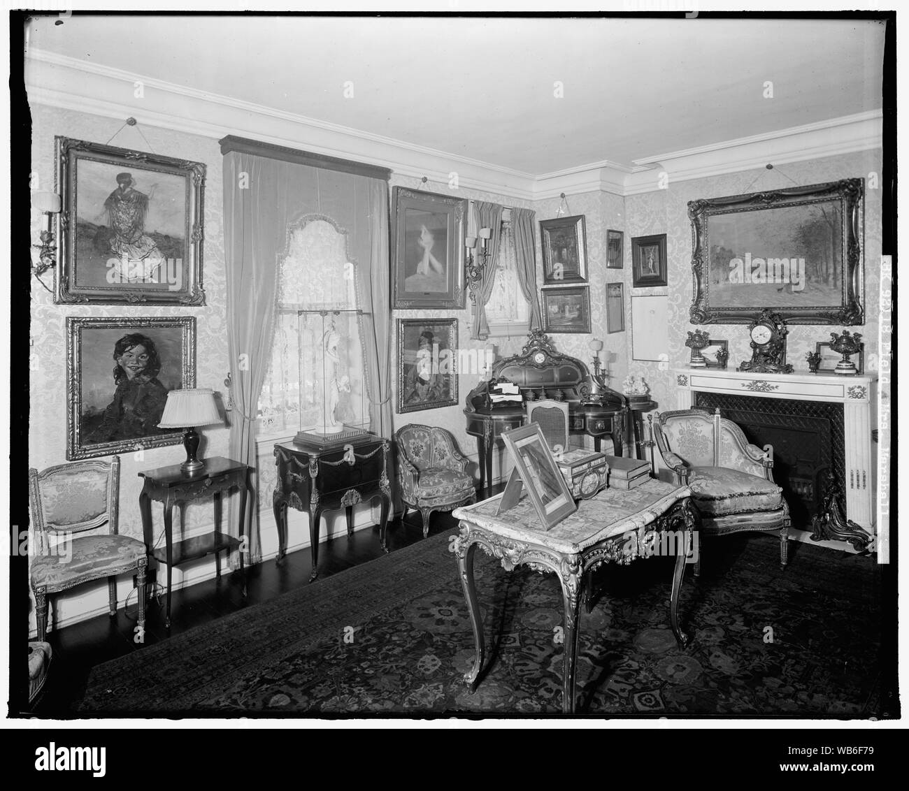 Campo, MARSHALL, MRS. HOME, INTERIOR Abstract/medio: 1, negativo : vetro ; 8 x 10 in. o più piccolo Foto Stock