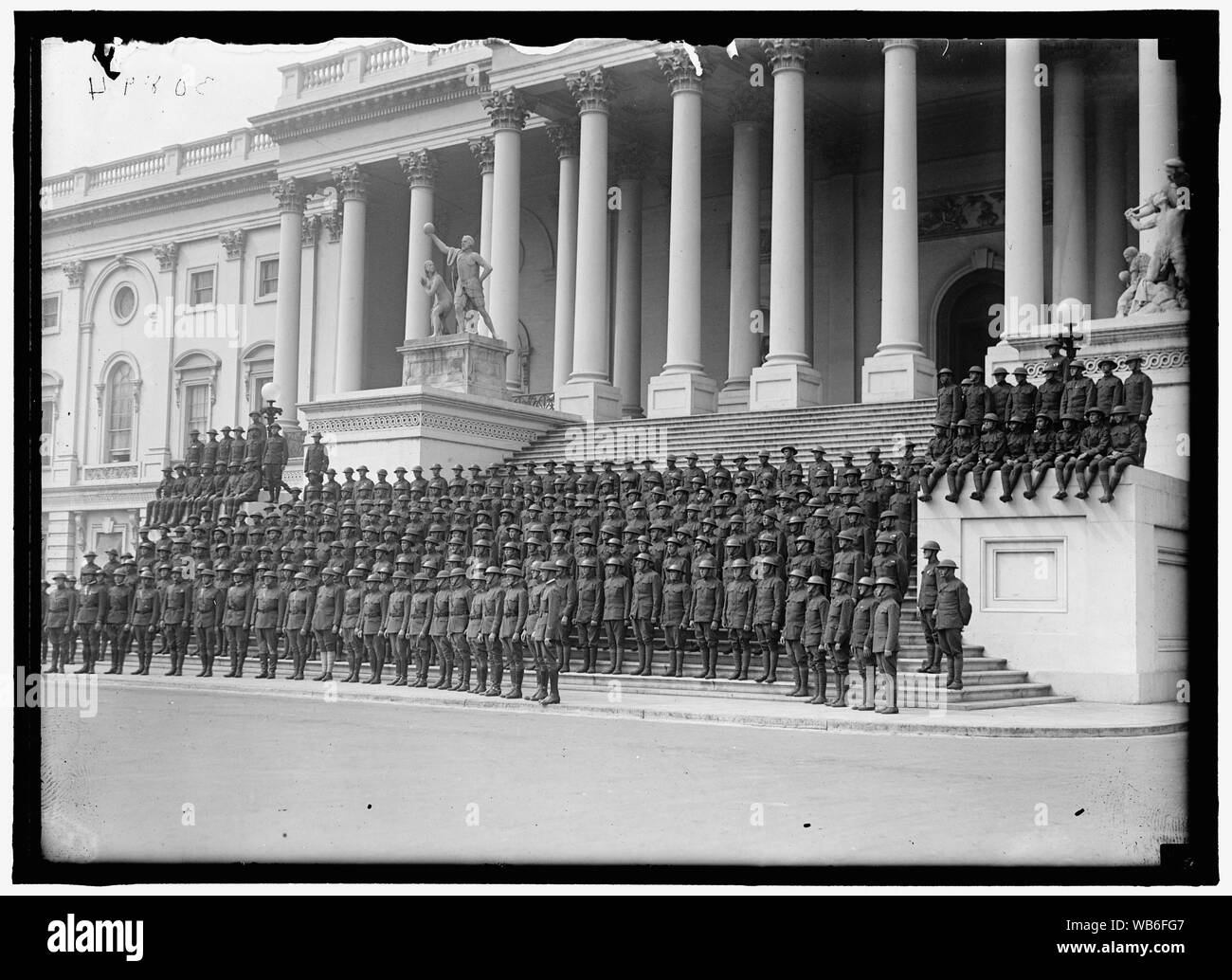 Prima Divisione, A.E.F. AMERICAN EXPIDITIONARY forze. La polizia militare al Capitol Abstract/medio: 1, negativo : vetro ; 5 x 7 in. o più piccolo Foto Stock