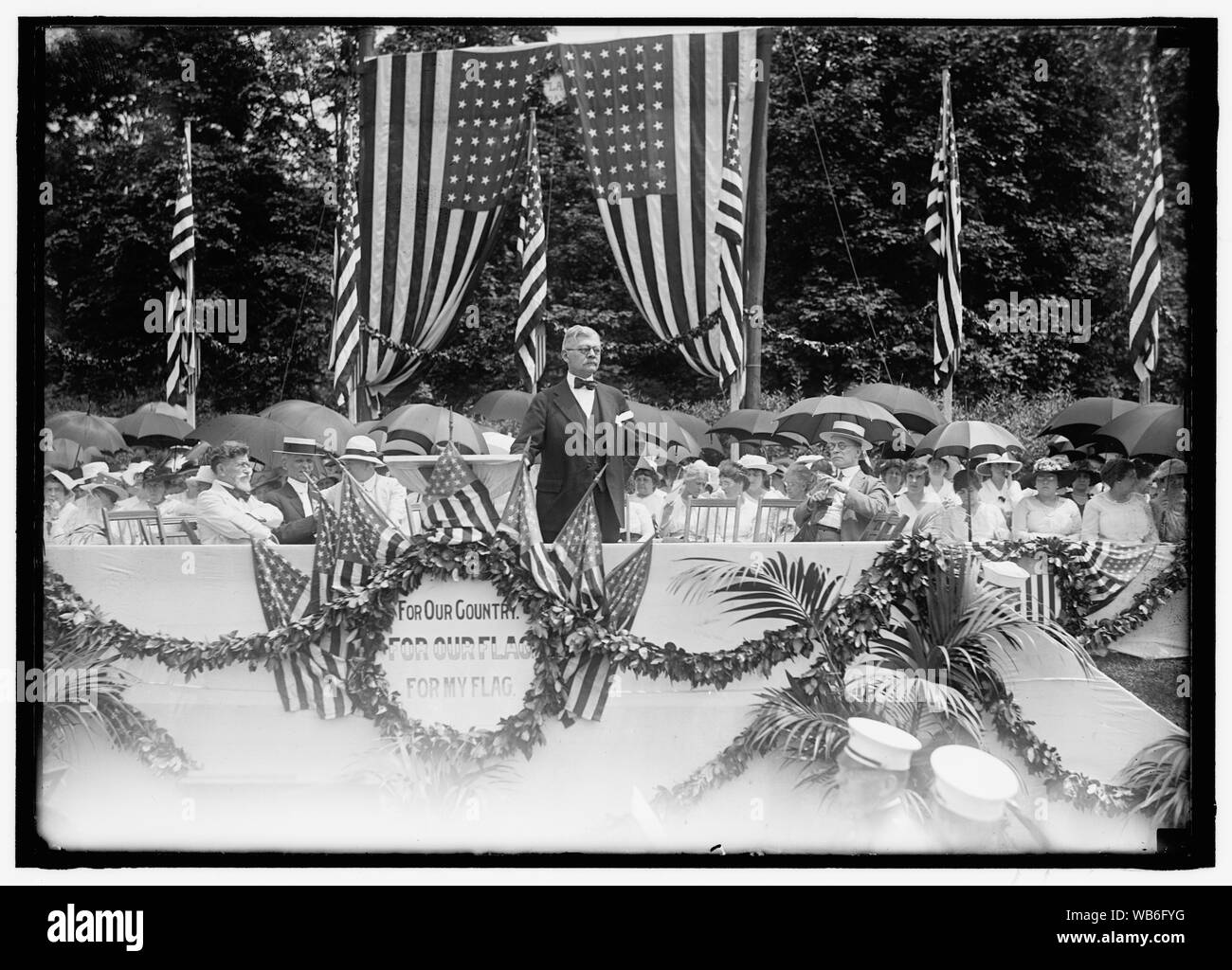 Giornata di bandiera. VICE PRESIDENTE MARSHALL astratto che parla/medio: 1, negativo : vetro ; 5 x 7 in. o più piccolo Foto Stock