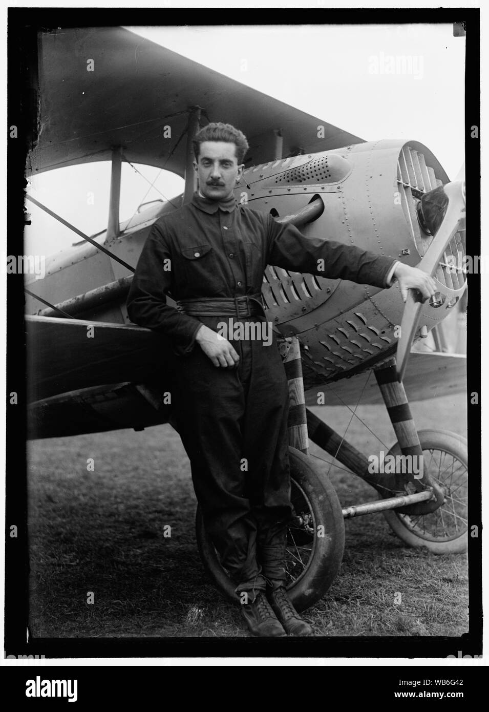 FLECHERE, GEORGES. LIEUT. L esercito francese, aviatore. Con S.P.A.D. Biplano astratta francese/medio: 1, negativo : vetro ; 5 x 7 in. o più piccolo Foto Stock