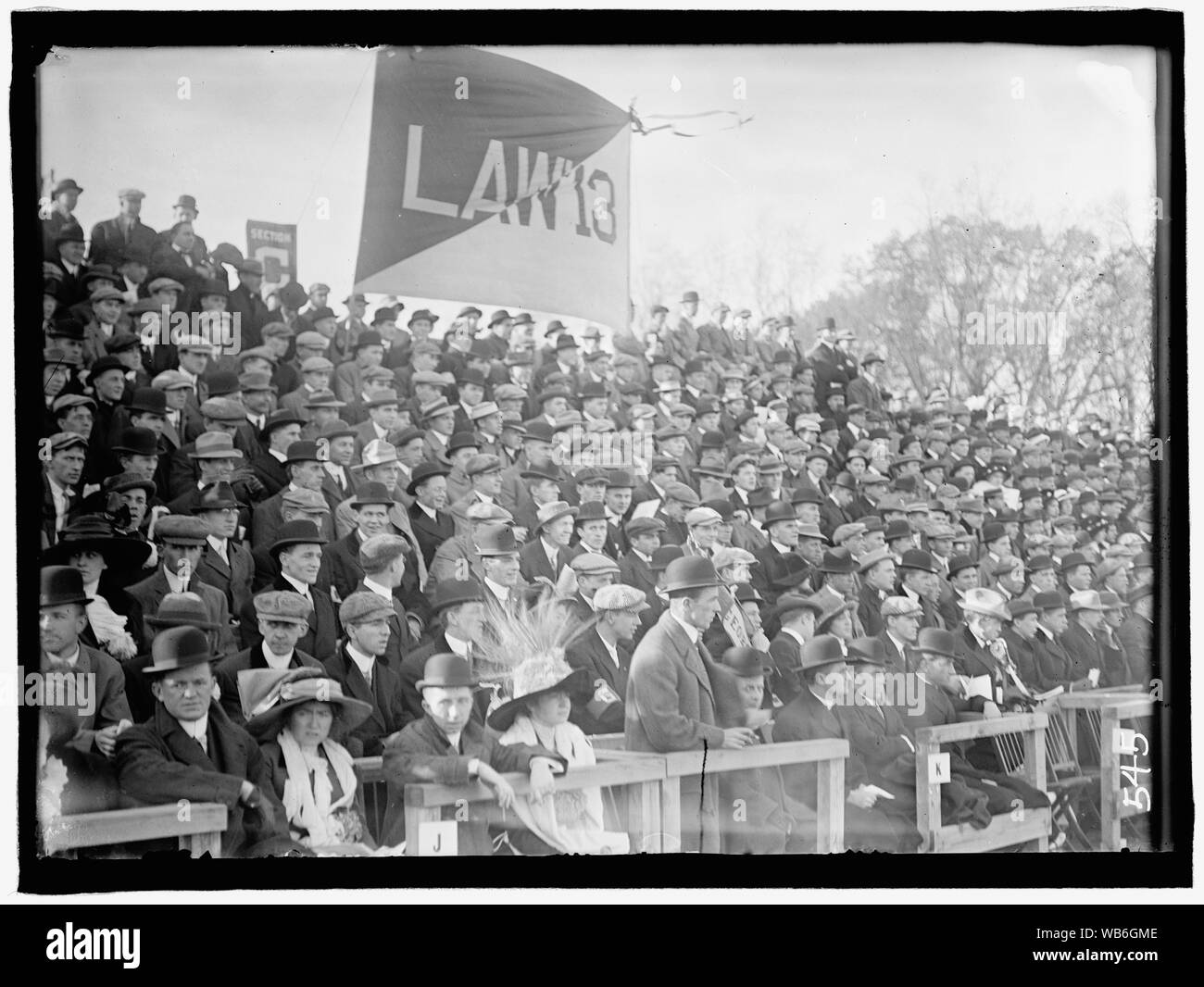 Il calcio. La Georgetown University gioco astratto/medio: 1, negativo : vetro ; 5 x 7 in. o più piccolo Foto Stock