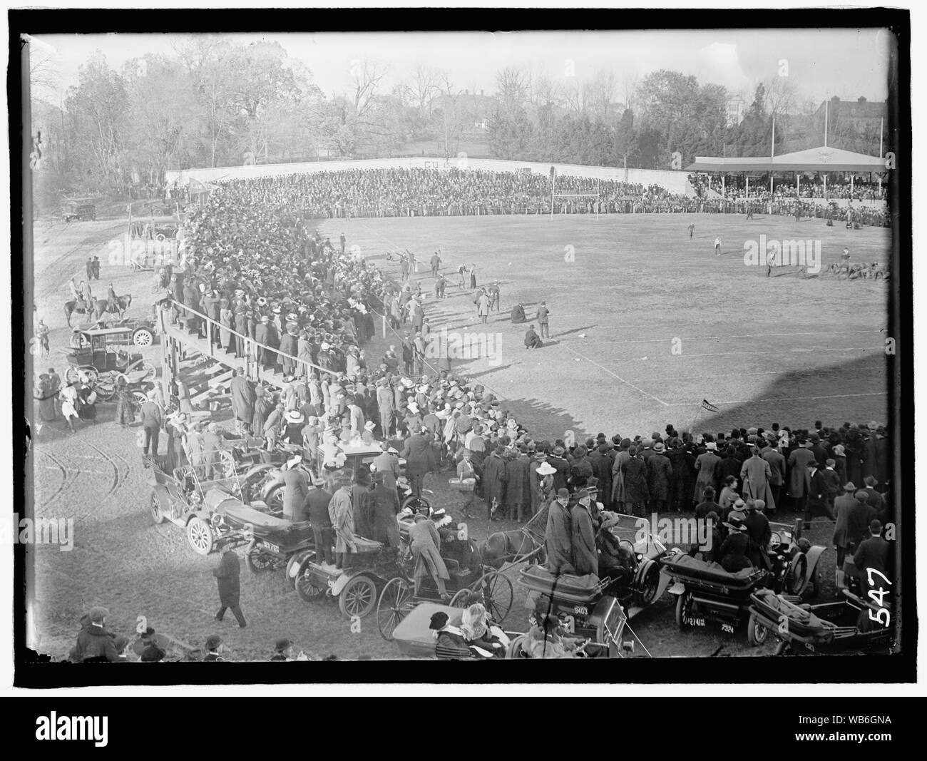 Il calcio. La Georgetown University gioco astratto/medio: 1, negativo : vetro ; 5 x 7 in. o più piccolo Foto Stock