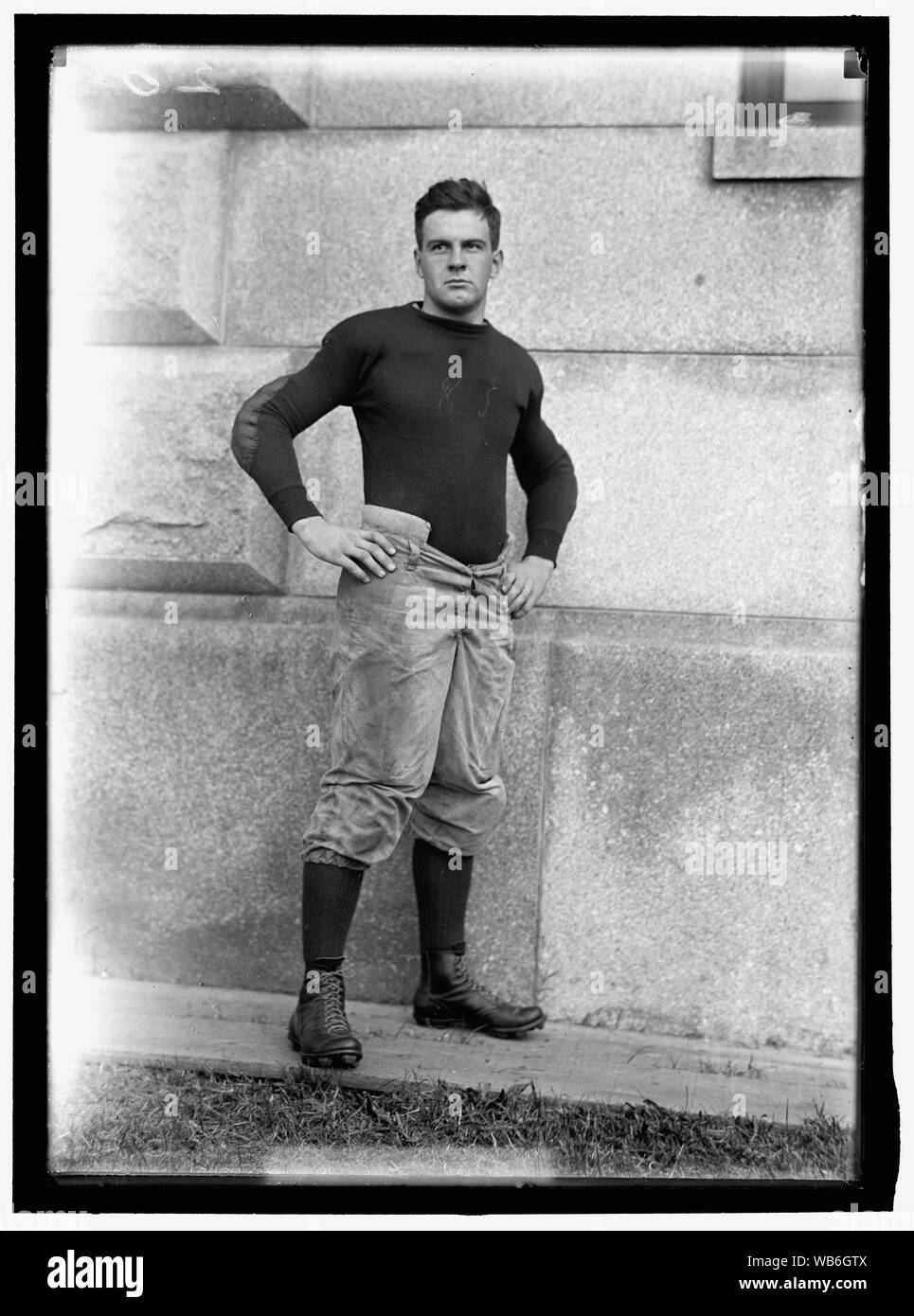 Il calcio. NAVAL ACADEMY: TEAM, giocatori, pullman, ecc. Abstract/medio: 1, negativo : vetro ; 5 x 7 in. o più piccolo Foto Stock