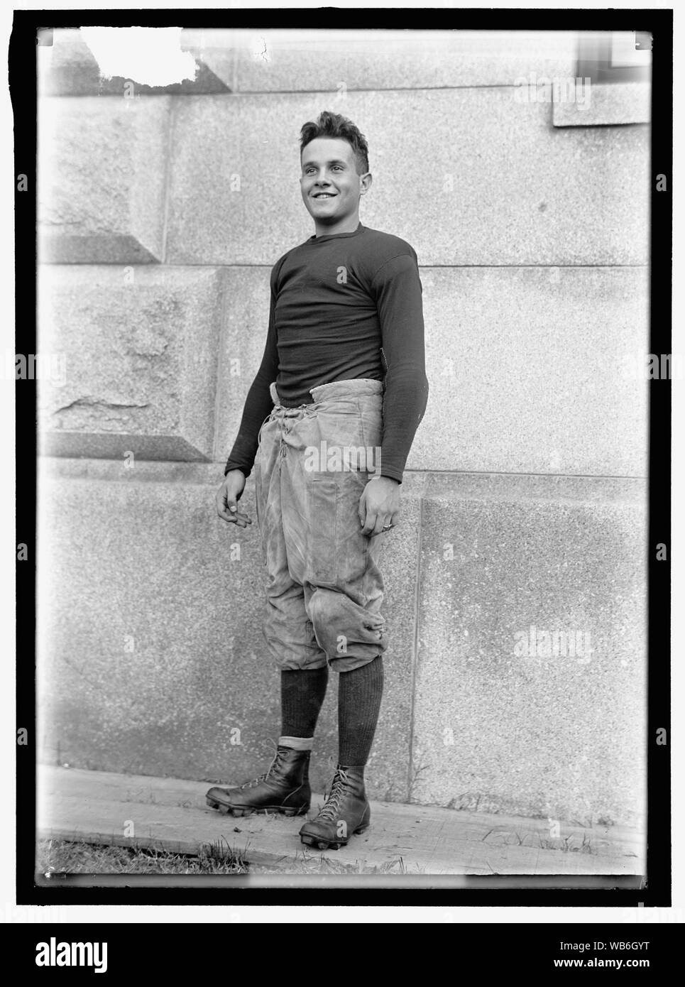 Il calcio. NAVAL ACADEMY: TEAM, giocatori, pullman, ecc. Abstract/medio: 1, negativo : vetro ; 5 x 7 in. o più piccolo Foto Stock