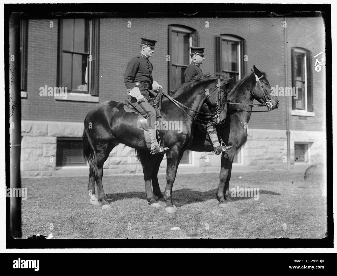 FORT MYER. Gruppo non identificato di ufficiali a cavallo Abstract/medio: Harris & Ewing collezione fotografica Foto Stock