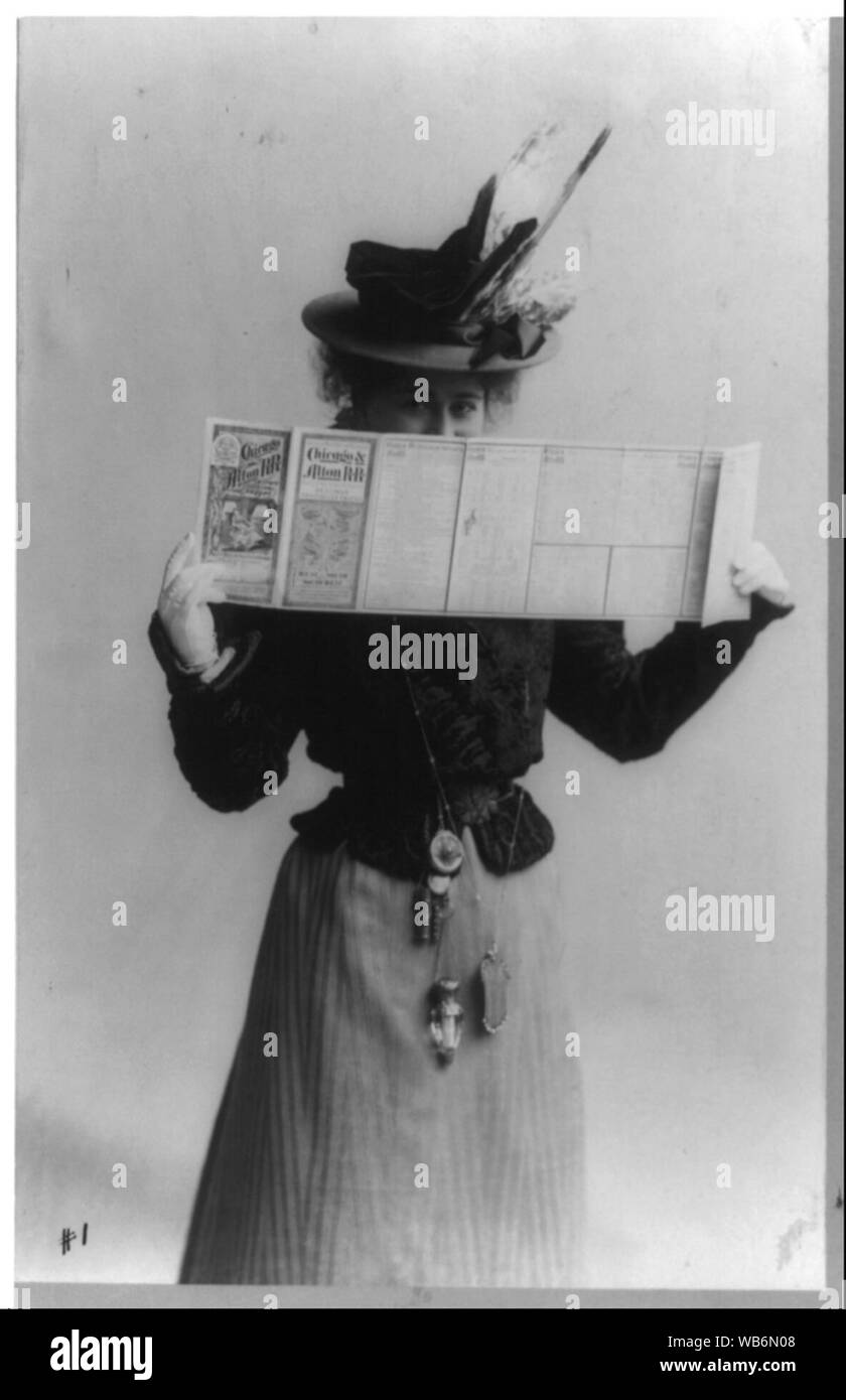 Edna Wallace tramoggia, tre quarti di lunghezza verticale, in piedi, rivolto verso destra guardando sopra la pianificazione per Chicago & Alton Railroad Foto Stock