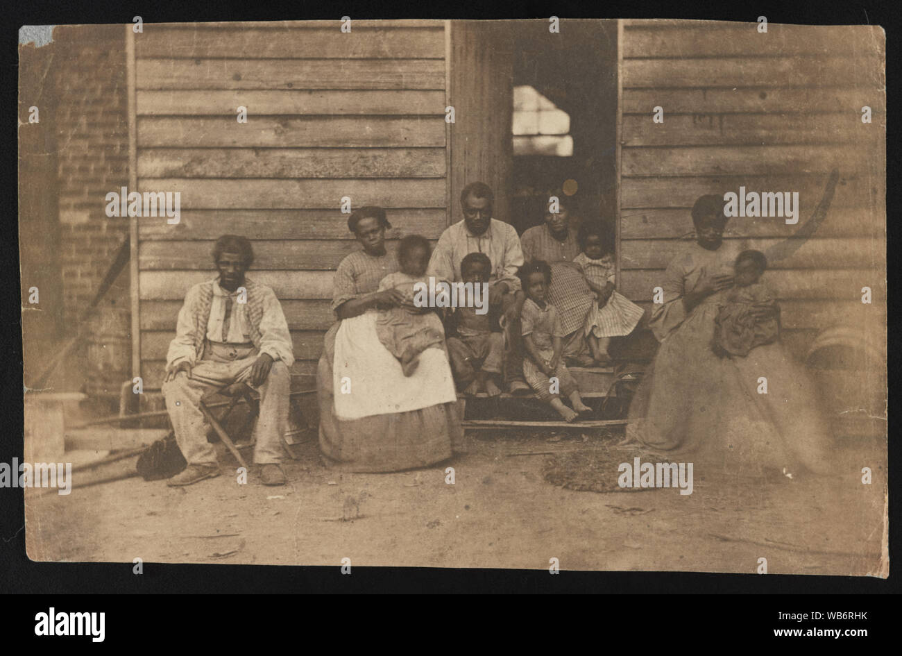 Famiglia di schiavi presso l' Gaines house Abstract/medio: 1 fotografia : carta salata ; Stampa foglio 14 x 22 cm. Foto Stock