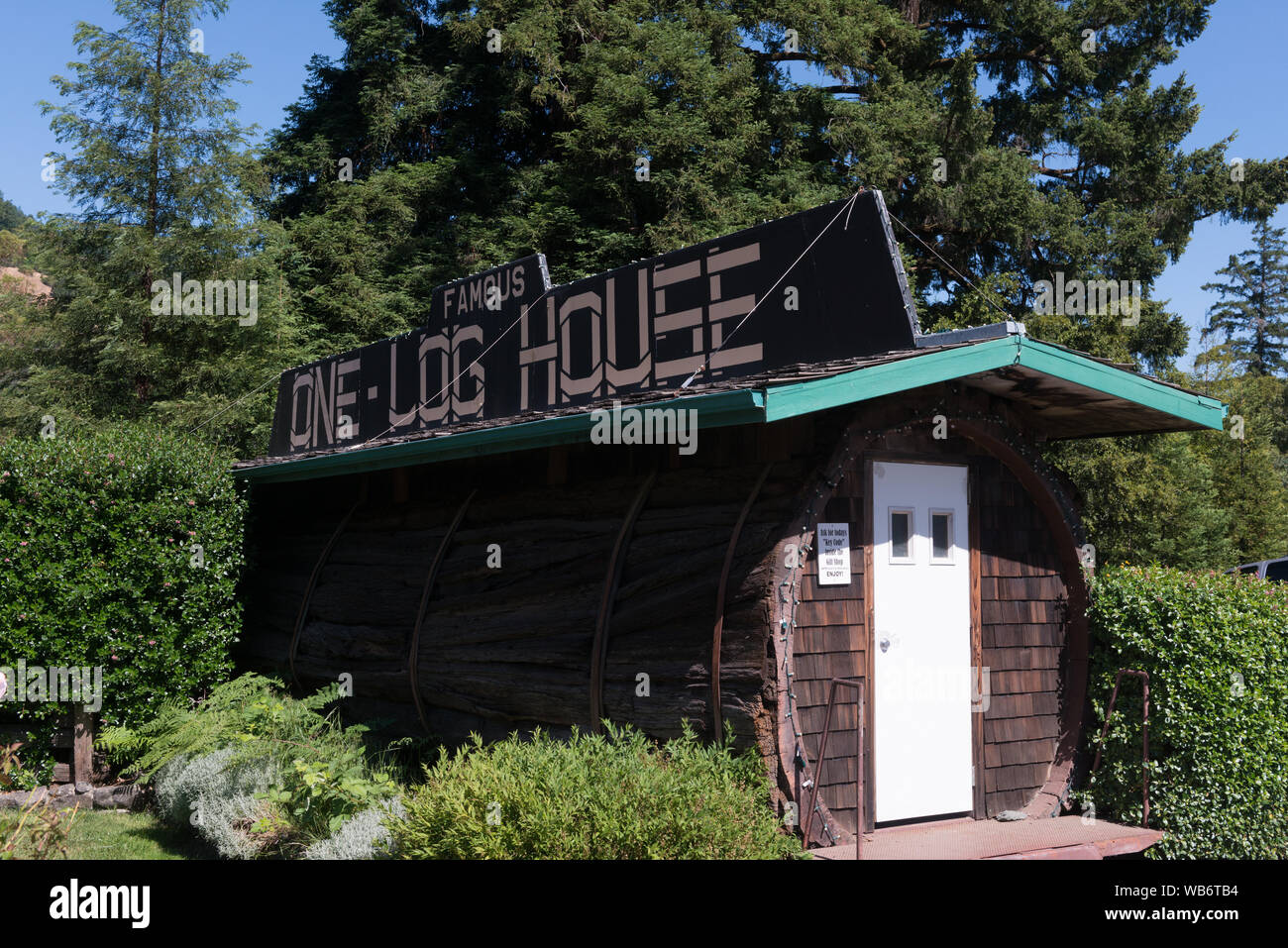 Famosa casa One-Log nel nord della California Redwood attrazione Foto Stock