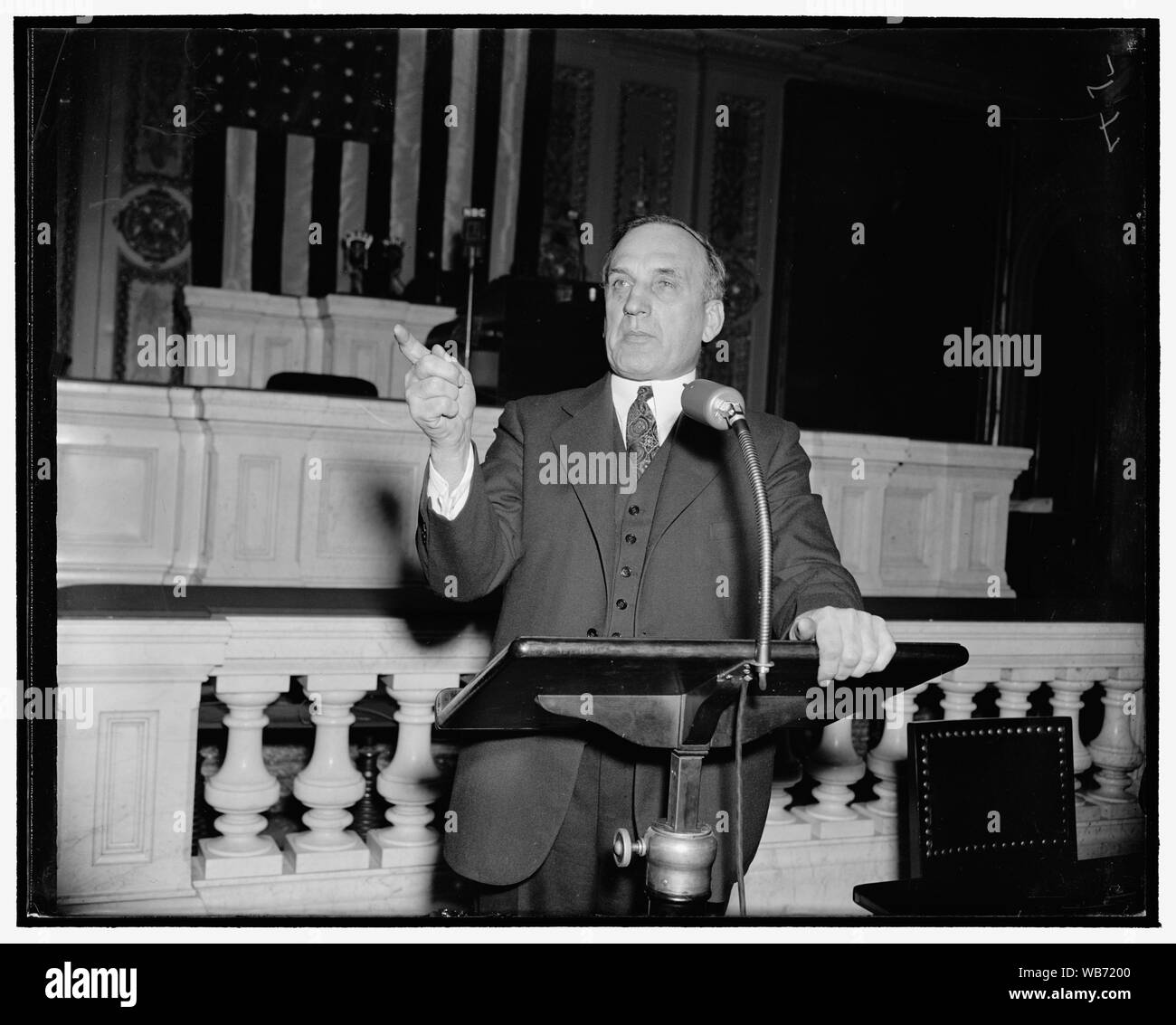 Favorisce un milione di ecu in più per gli Stati Uniti Esercito. Washington D.C., Gen 3. Sost. J. Buell Snyder della Pennsylvania, presidente di un sottocomitato incaricato dell'esercito stanziamento Bill, ha annunciato oggi che il suo comitato potrà essere inclinata ad opportuni qualcosa come $100.000.000 di più in questo anno per la difesa nazionale attrezzatura che abbiamo fatto lo scorso anno. Lo stanziamento dello scorso anno era $463,000,000, un tempo di pace record, 1/3/39 Abstract/medio: 1, negativo : vetro ; 4 x 5 in. o più piccolo Foto Stock