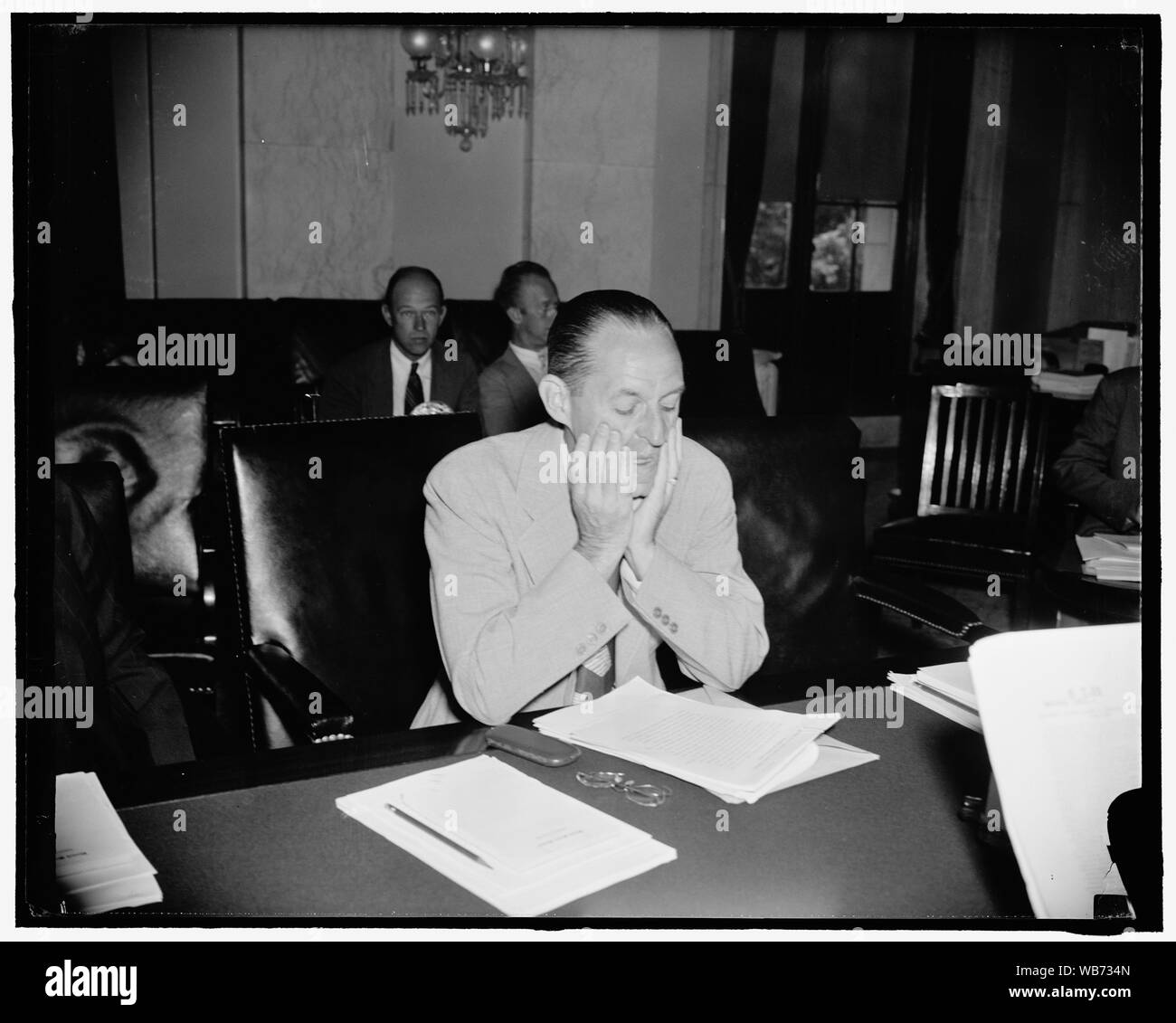 Federal Reserve Board Chairman sollecita approvazione di amministrazione del programma di prestito. Washington, 19 luglio. Marriner Eccles, presidente della Federal Reserve Board, ha detto oggi il Senato Banking e il Comitato valuta che il Presidente del programma di prestiti è il solo immediatamente mezzi praticabili di stimolare attività e dell'occupazione fino a livelli di prosperità, 7/19/39 Abstract/medio: 1, negativo : vetro ; 4 x 5 in. o più piccolo Foto Stock