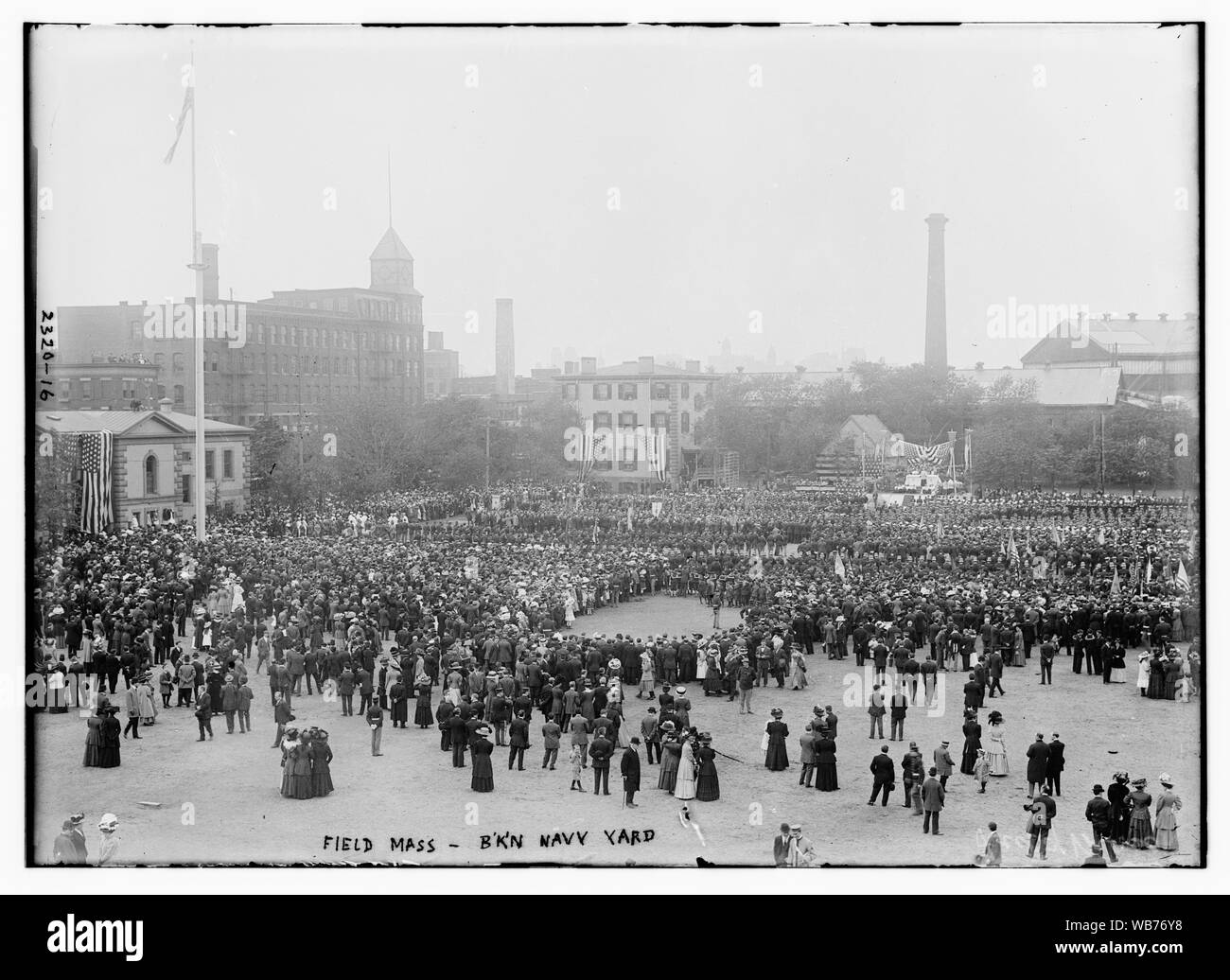 Massa di campo - B'k'n Navy Yard Abstract/medio: 1, negativo : vetro ; 5 x 7 in. o inferiore. Foto Stock