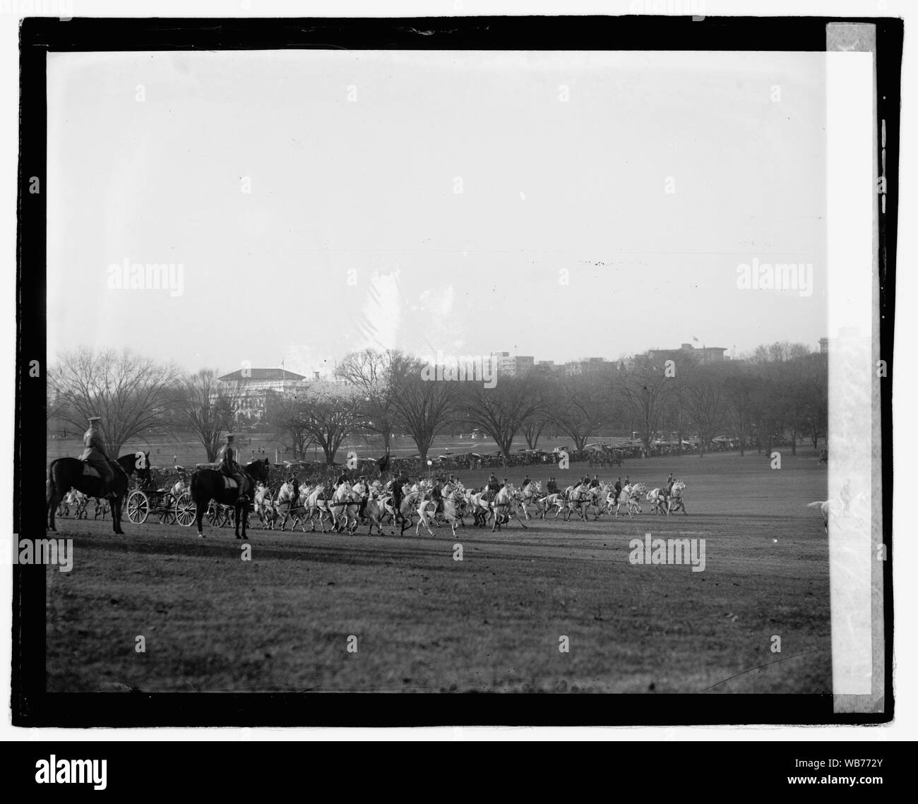 Campo artiglieria, 11/8/22 Abstract/medio nazionale: Foto Azienda Collection Foto Stock
