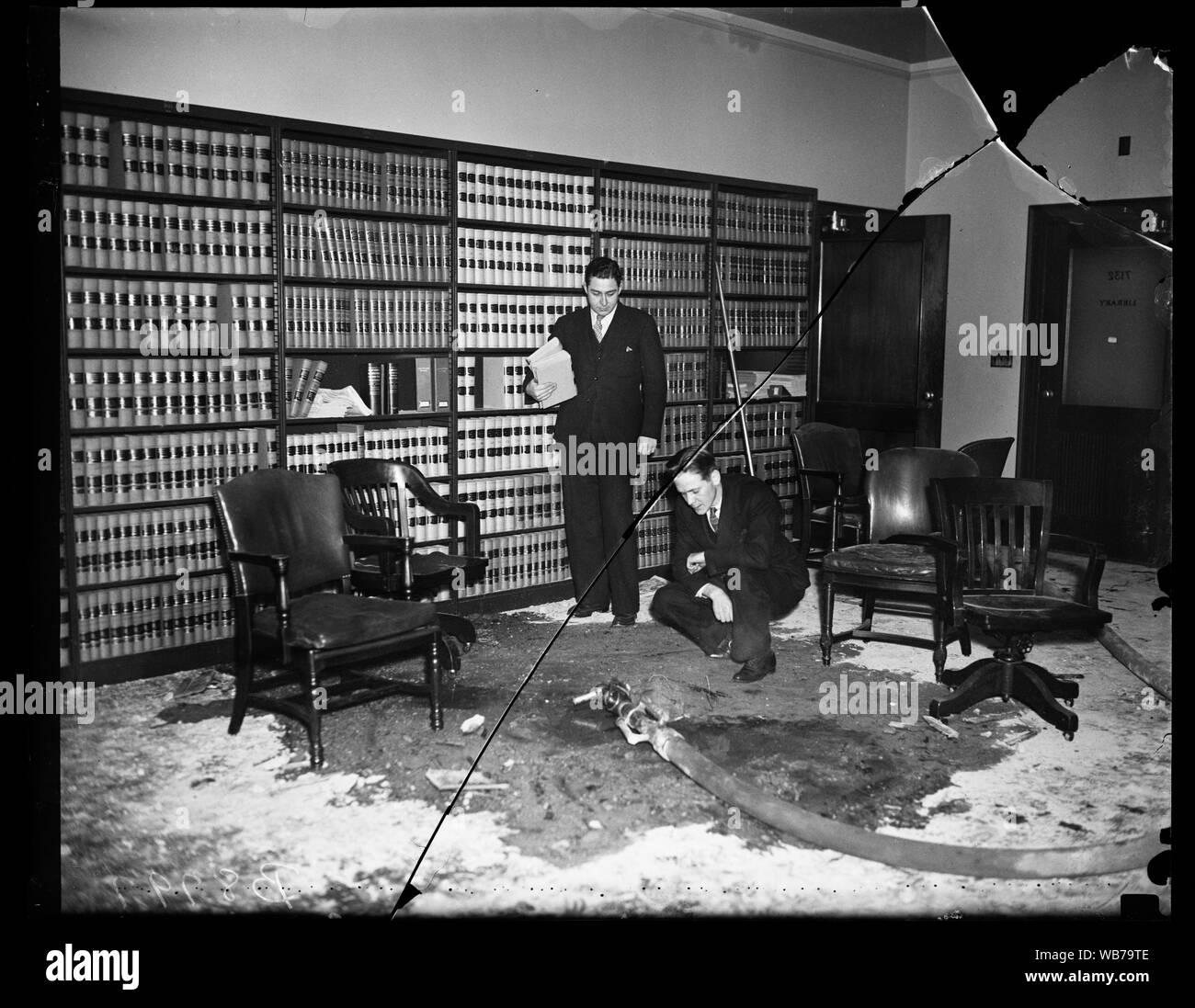 I danni di un incendio Abstract/medio: 1, negativo : vetro ; 4 x 5 in. o più piccolo Foto Stock