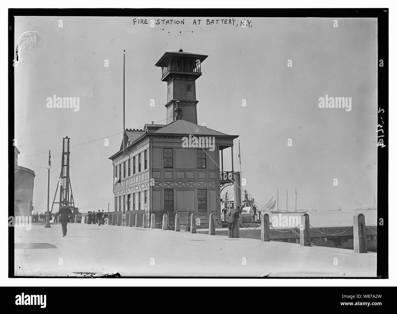 Stazione dei vigili del fuoco in batteria, N.Y. Abstract/medio: 1, negativo : vetro ; 5 x 7 in. o inferiore. Foto Stock