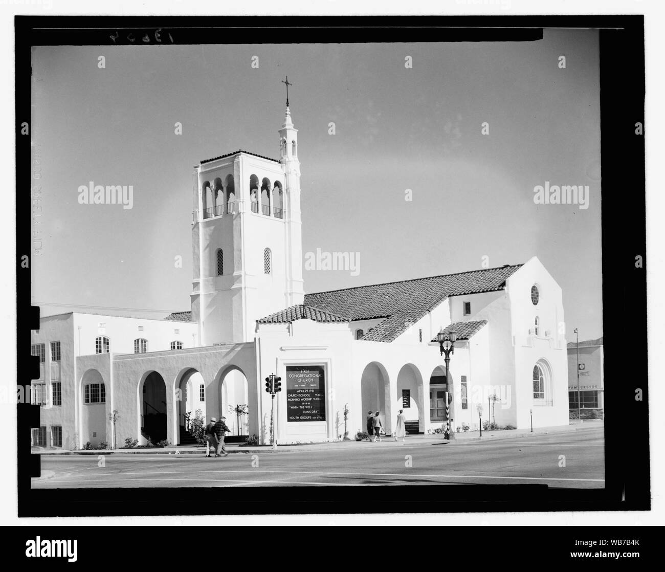 La prima chiesa della Congregazione in Glendale (Central & Wilson Ave) MAGGIO 1951. (Da Massa, non nuvole) Abstract/medio: G. Eric e Edith Matson Collezione fotografica Foto Stock