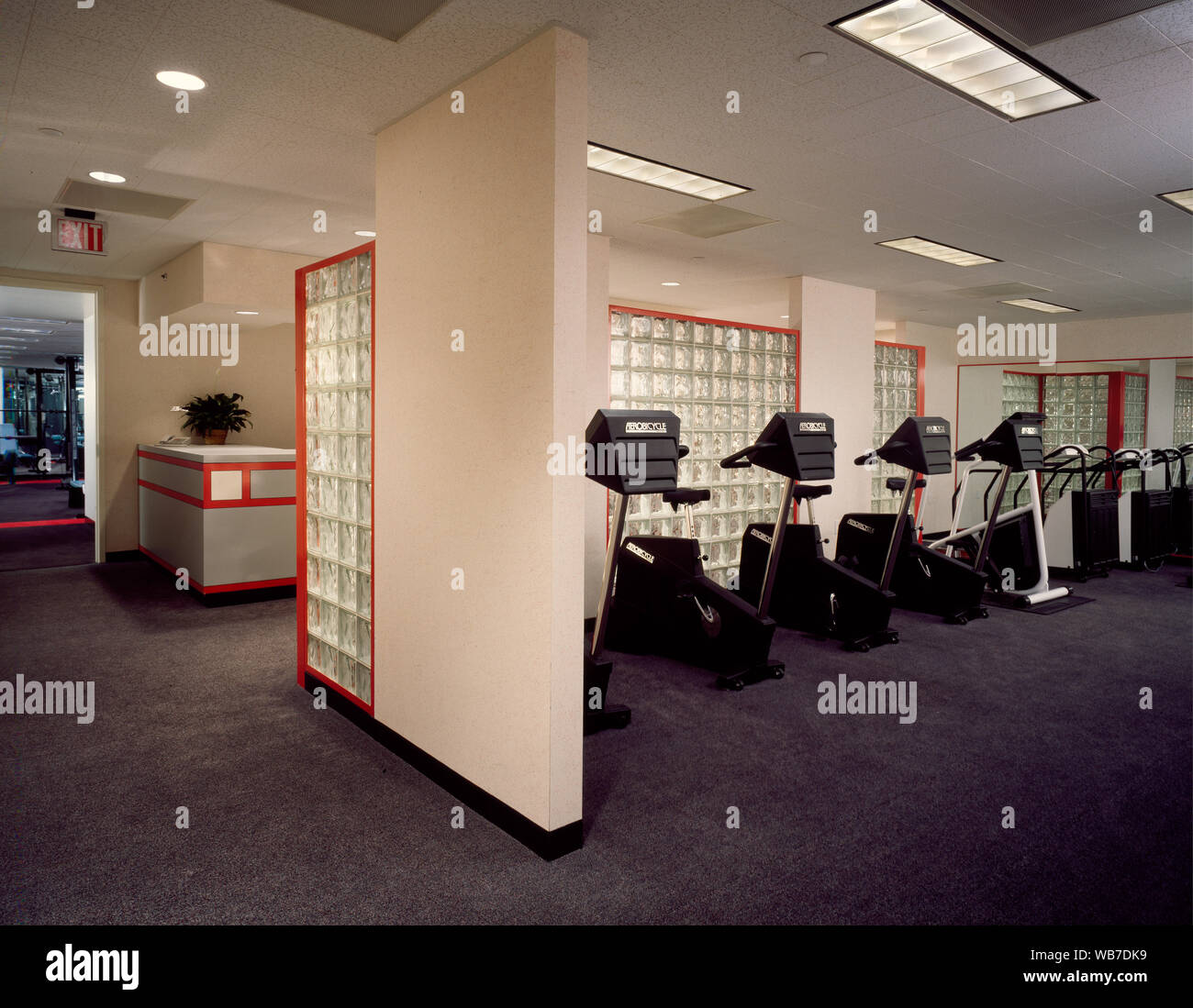 Centro fitness in un edificio per uffici, fotografato durante gli anni ottanta Foto Stock