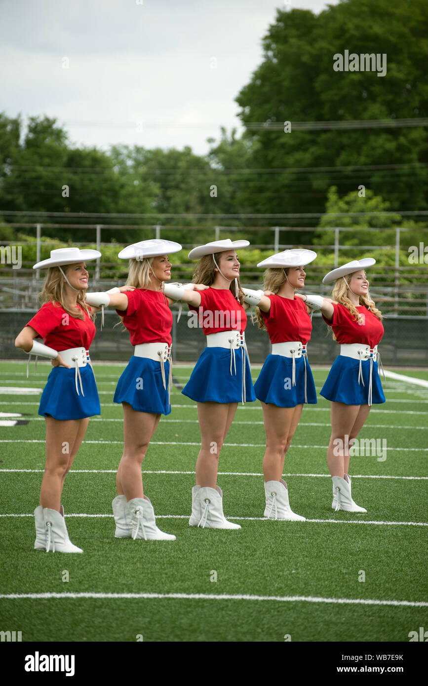 Cinque dei circa 75 Kilgore College Rangerettes, una danza coreografica team che formato per la prima volta nel 1940 Foto Stock