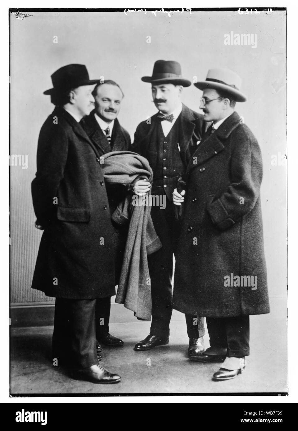 Abstract Flanzaley/medio: 1, negativo : vetro ; 5 x 7 in. o inferiore. Foto Stock