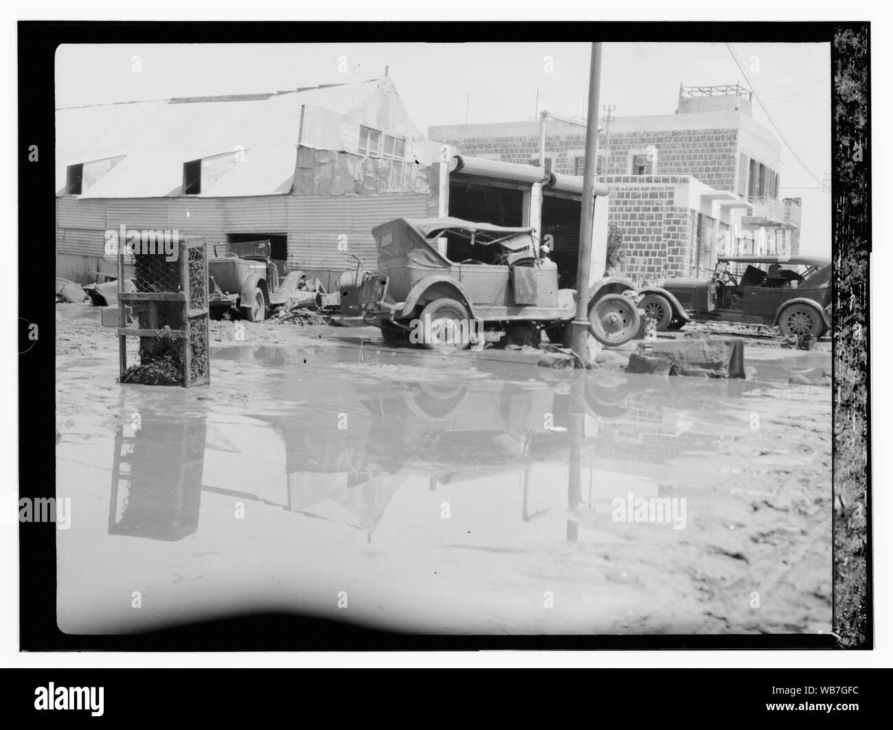 Alluvione e danni di guerra Abstract/medio: G. Eric e Edith Matson Collezione fotografica Foto Stock