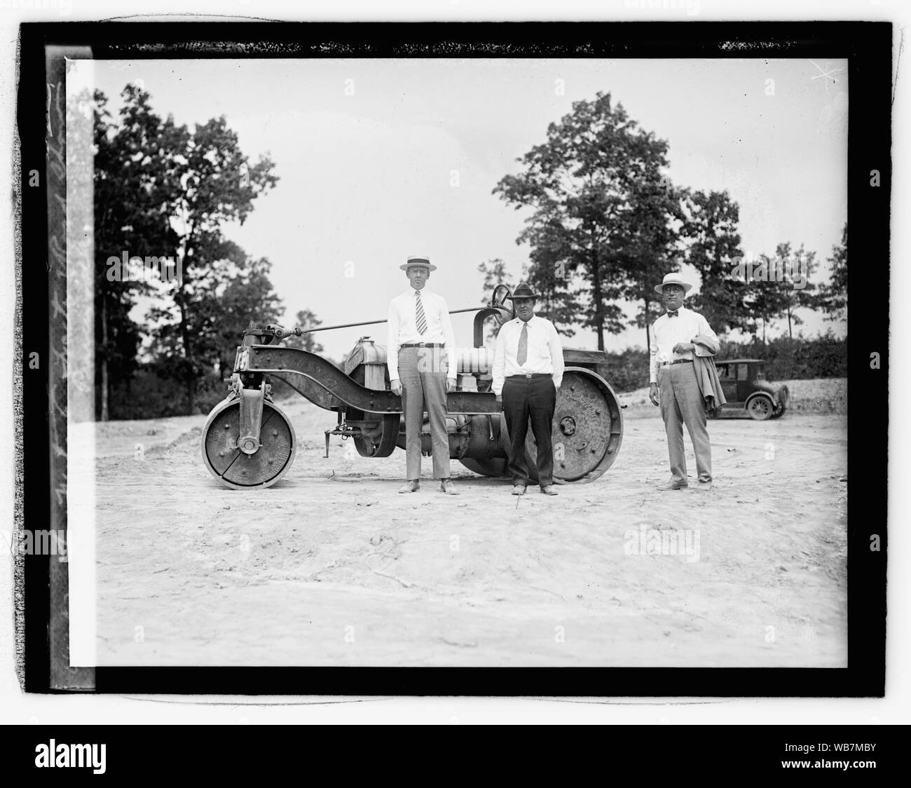 Ford Motor C., Trattore & Road Show, Perryville(?) Abstract/medio: 1, negativo : vetro ; 4 x 5 in. o più piccolo Foto Stock