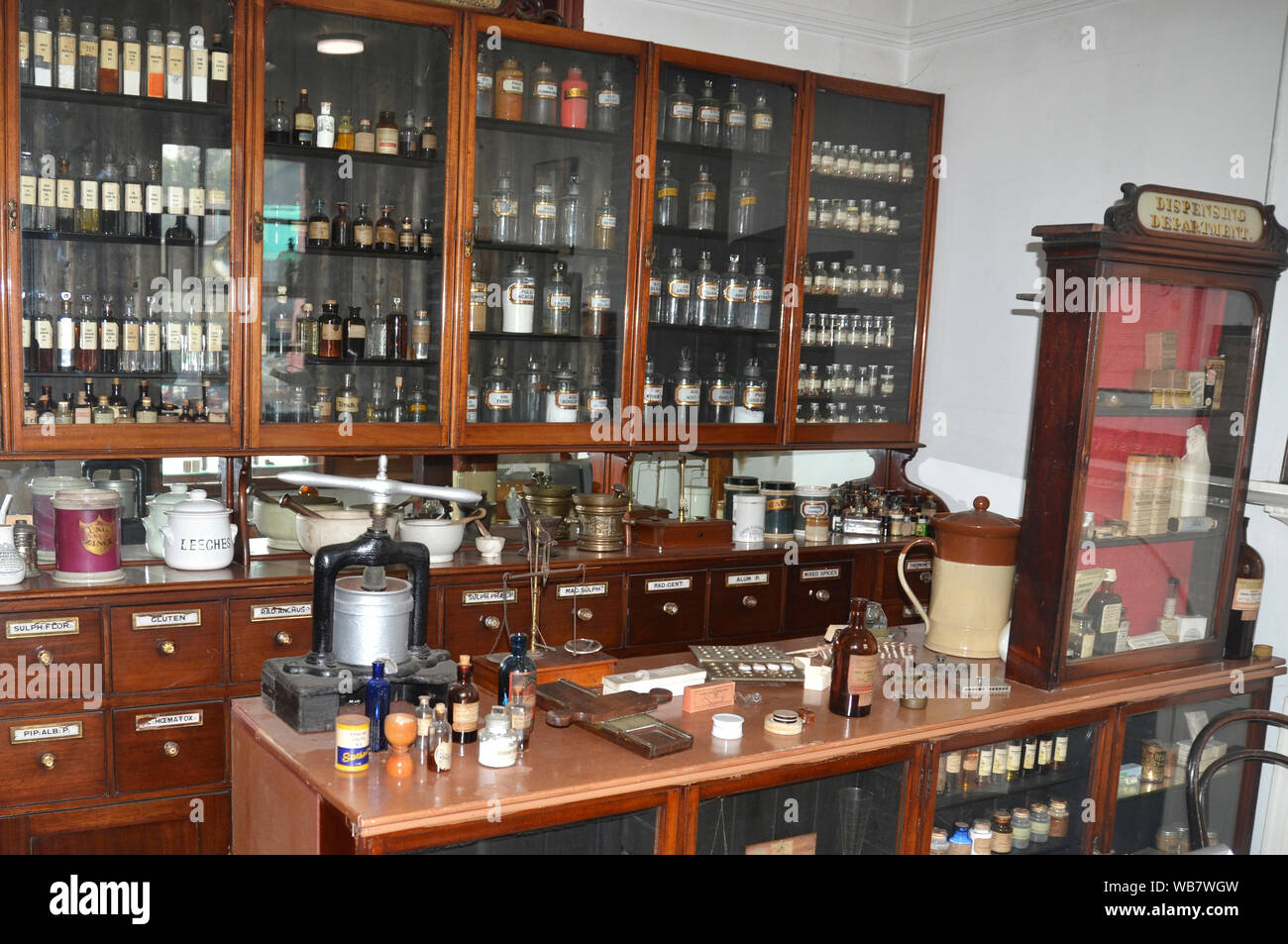 Il Victorian Farmacia presso il museo di contea del Lincolnshire Vita, Lincoln, Lincolnshire, Regno Unito Foto Stock