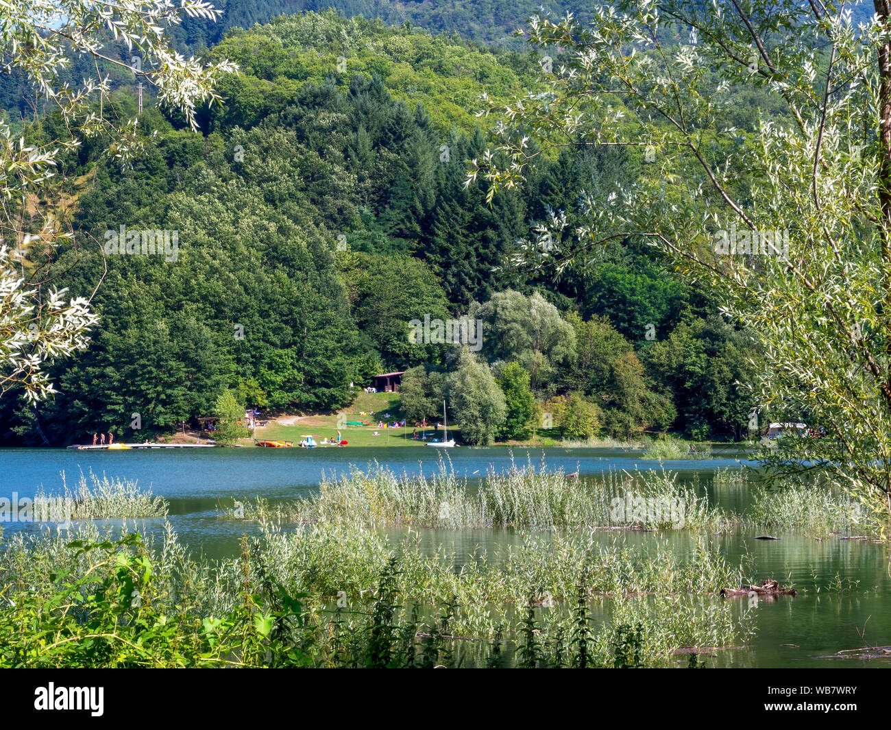 Lago di Gramolazzo, DELLA GARFAGNANA, Italia - Agosto 9, 2019: una bellissima zona per i turisti in un meno noto zona dell'Italia. Foto Stock