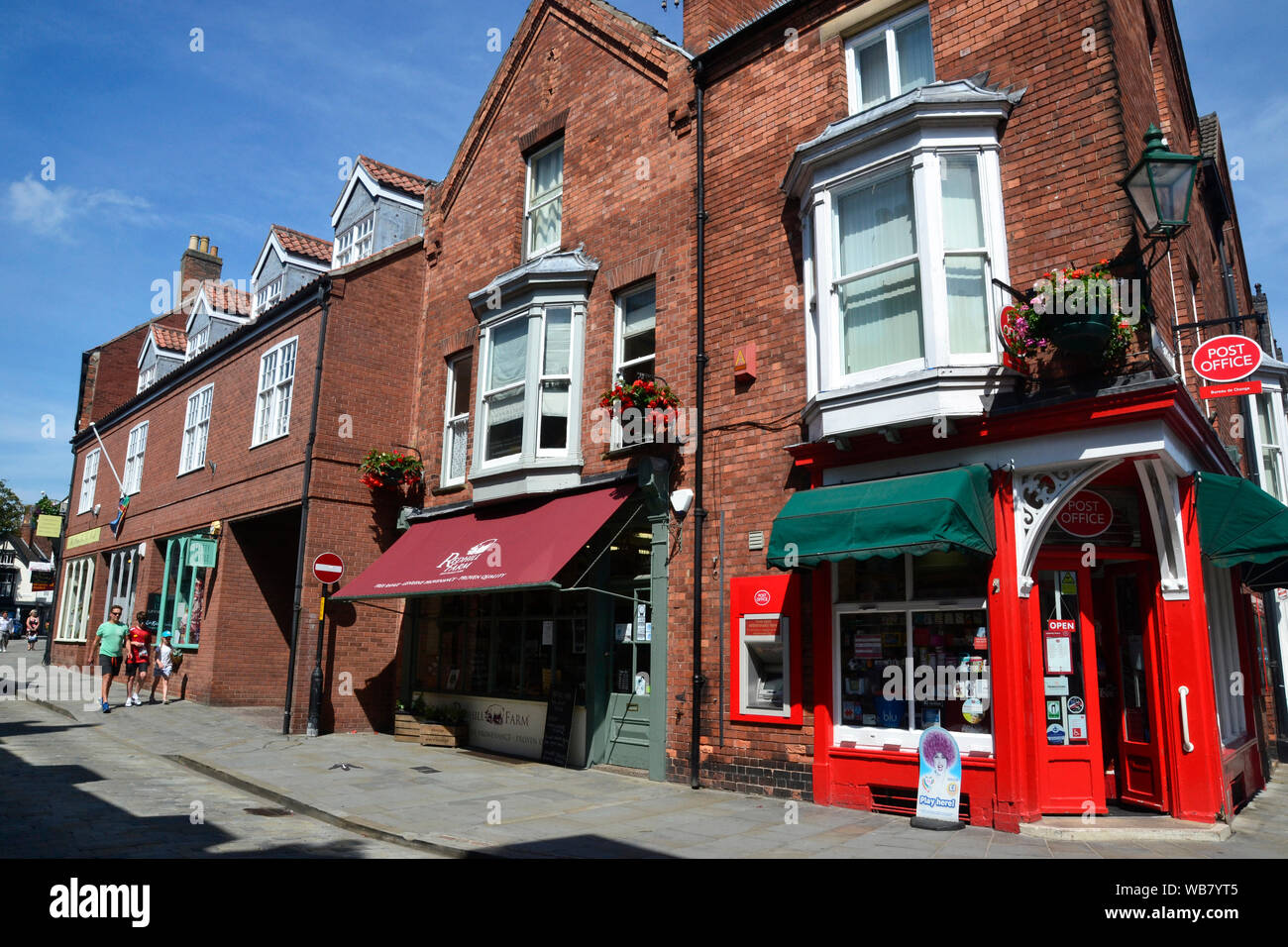 Bailgate Post Office sull'angolo di una strada in Lincoln City Centre, Lincolnshire, Regno Unito Foto Stock