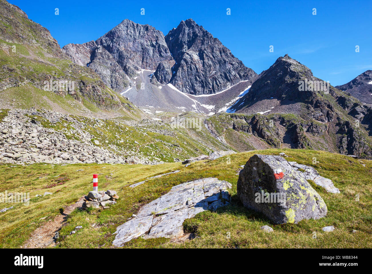 L'Hoher Prijakt (alta Prijakt) e Prijakt Niederer (Bassa Prijakt). Sentiero escursionistico. Schober le montagne del gruppo. Alpi austriache. Nationalpark Hohe Tauern. Foto Stock