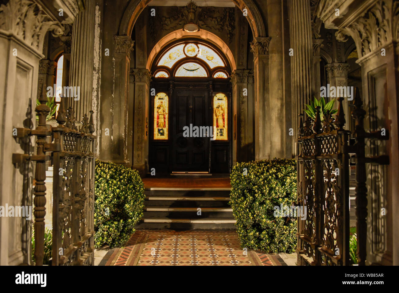 Retro illuminato Vetrate Ingresso al vecchio periodo Vittoriano Home in Melbourne Victoria, Australia Foto Stock