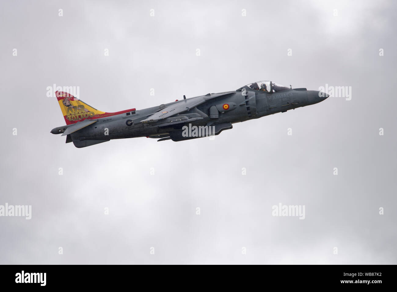 McDonnell Douglas AV-8B Harrier II Jump Jet militari di attacco al suolo combattente della Marina spagnola produce un eccellente display al RIAT Foto Stock