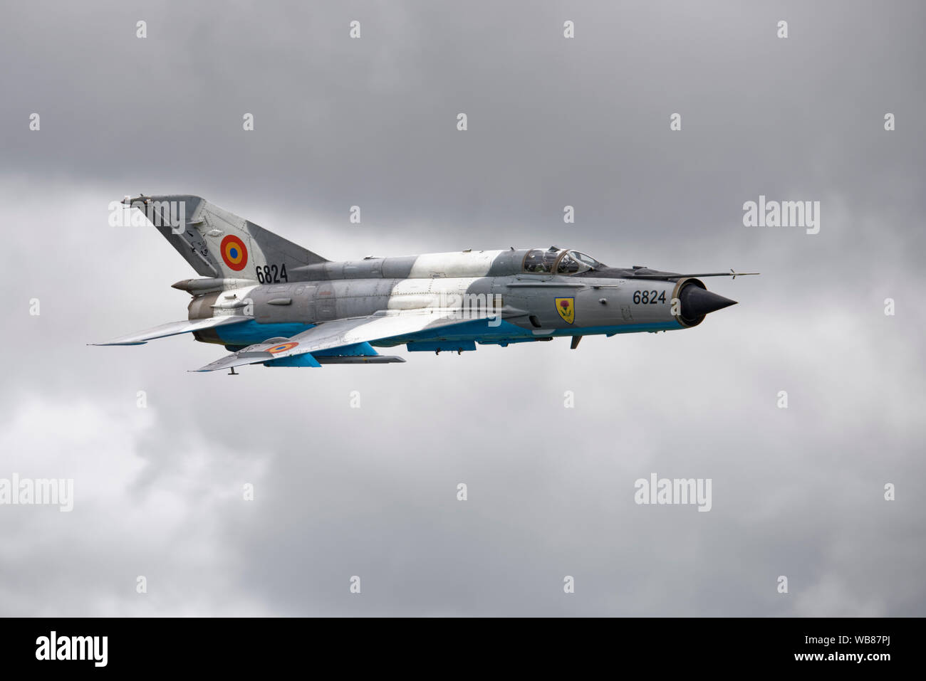 Romanian Air Force MiG 21 jet fighter visualizza presso il Royal International Air Tattoo a RAF Fairford Gloucester Foto Stock