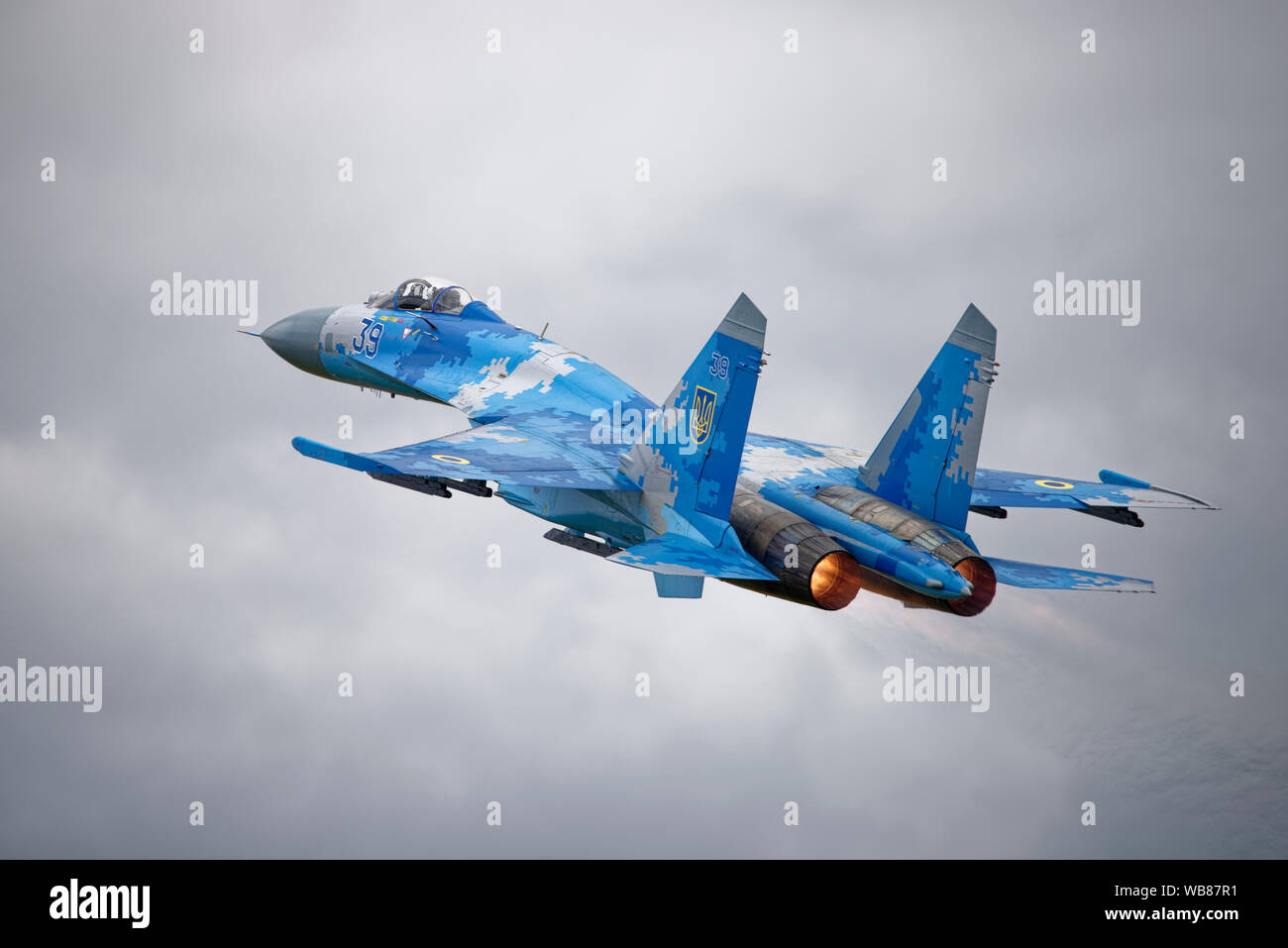 Sukhoi SU-27-aria di superiorità degli aerei da caccia della ucraino 831st tattico Brigata Aerea mette su un impressionante display di volo al RIAT Foto Stock