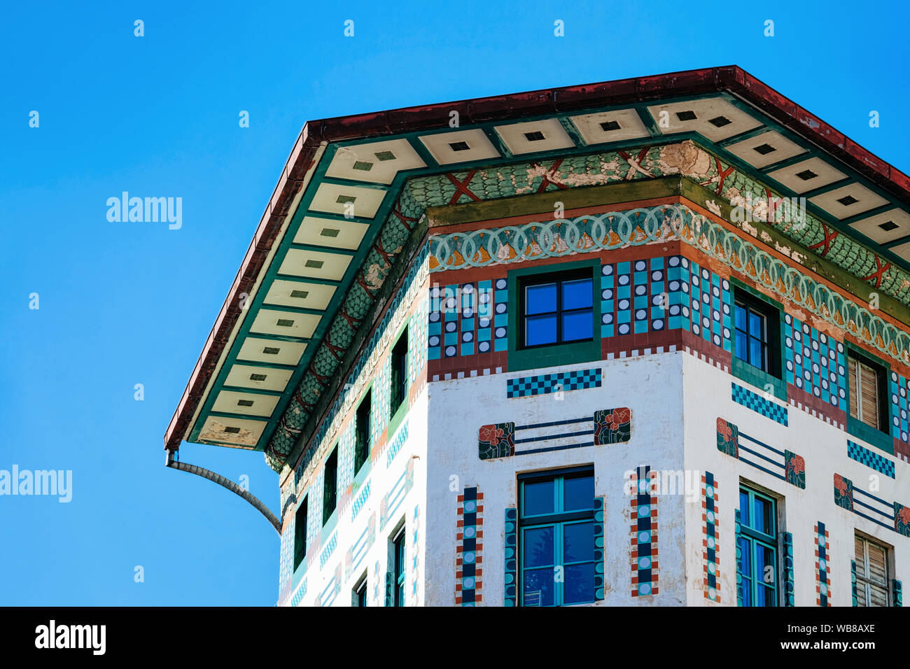 Il vecchio edificio in piazza Presernov nella città di Lubiana in Slovenia. Decor in casa architettura in sloveno vista città in primavera. Punto di riferimento. Verde Urbano ca Foto Stock