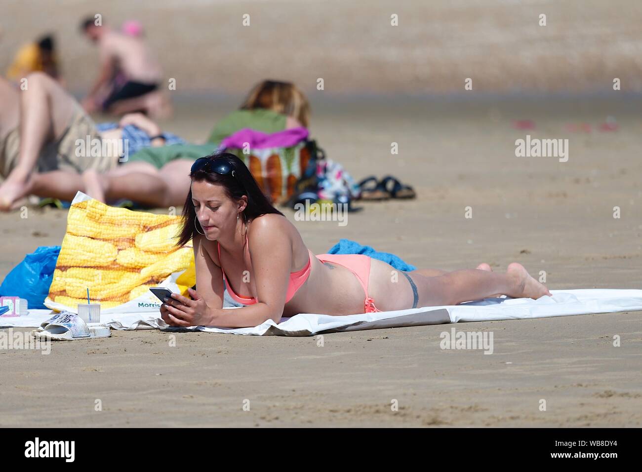 Campanatura, East Sussex, Regno Unito. 25 Ago, 2019. Regno Unito: Meteo il caldo sole batte su un molto occupato Bank Holiday Weekend al Camber Sands Beach in East Sussex. ©Paolo Lawrenson 2019, Photo credit: Paolo Lawrenson/Alamy Live News Foto Stock